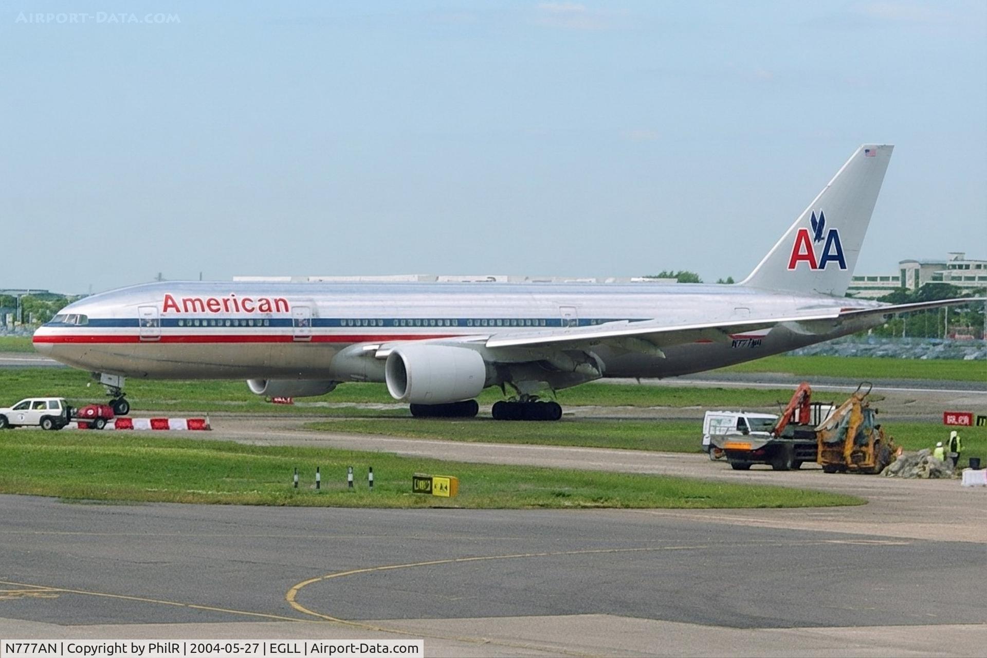 Aircraft N777AN, 1999 Boeing 777-223, c/n 29585, N777AN B777-200 American LHR, at EGLL, photo by PhilR