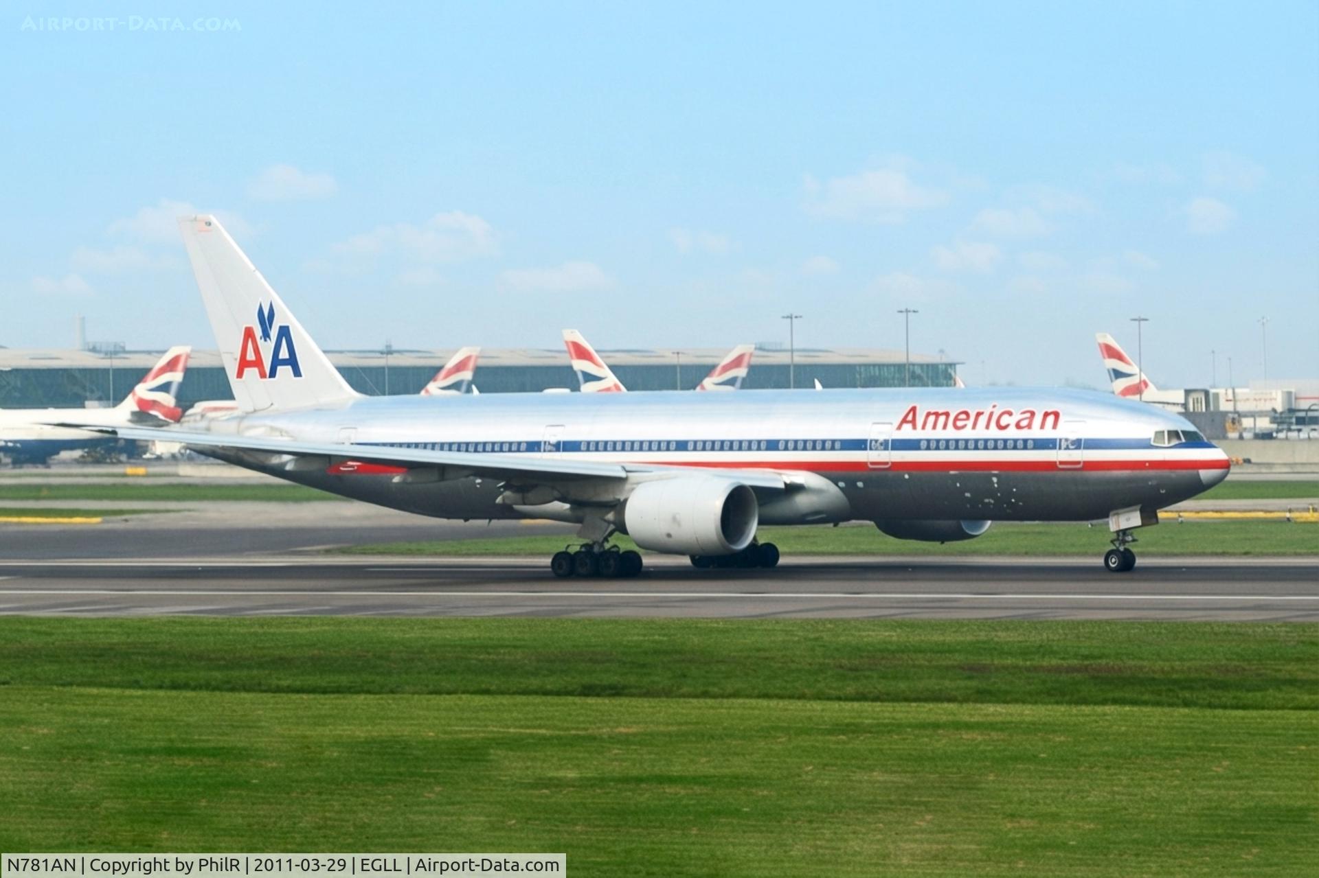 Aircraft N781AN, 2000 Boeing 777-223, c/n 29586, N781AN B777-200ER American LHR, at EGLL, photo by PhilR