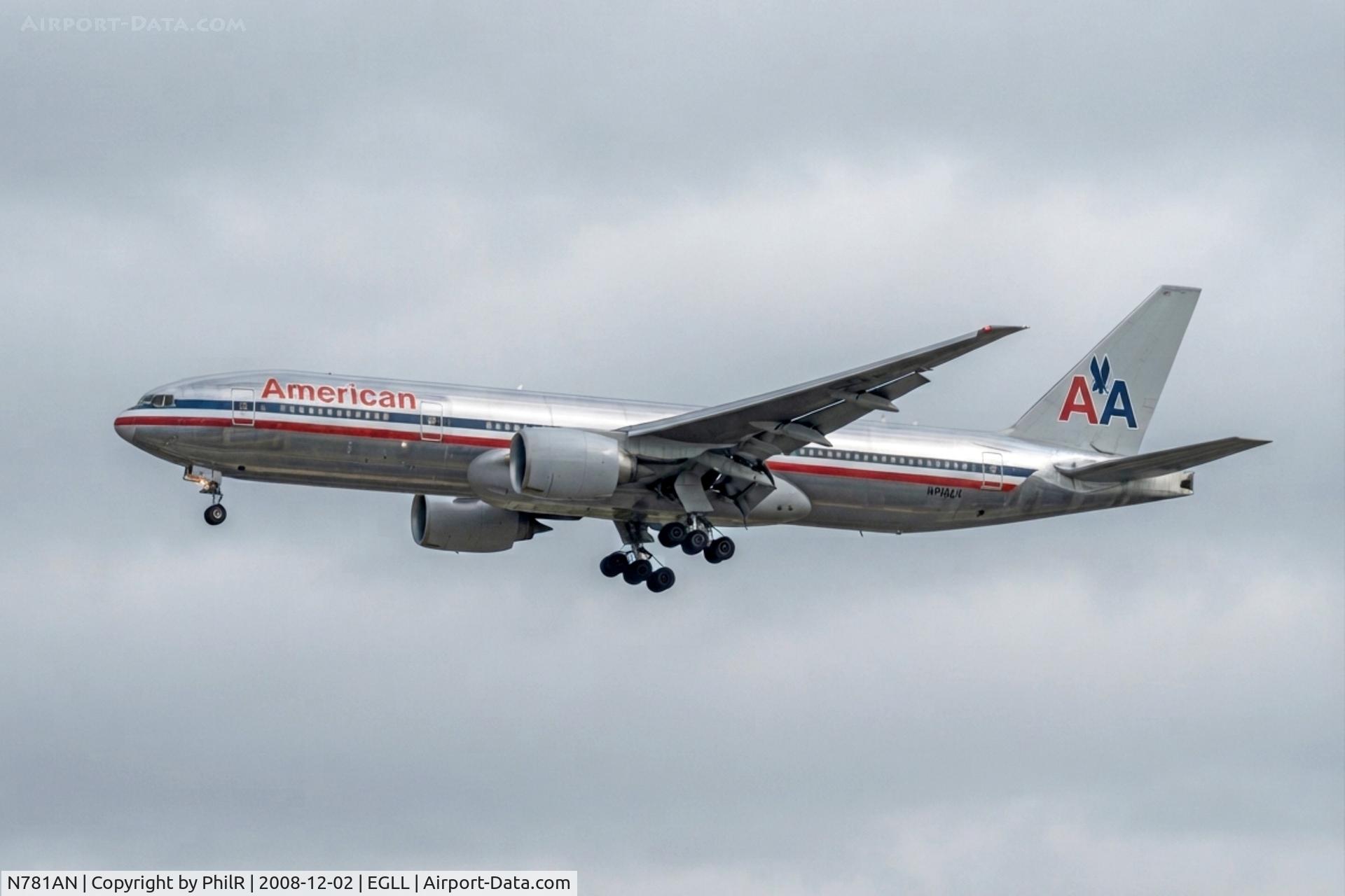 Aircraft N781AN, 2000 Boeing 777-223, c/n 29586, N781AN B777-200ER American LHR, at EGLL, photo by PhilR