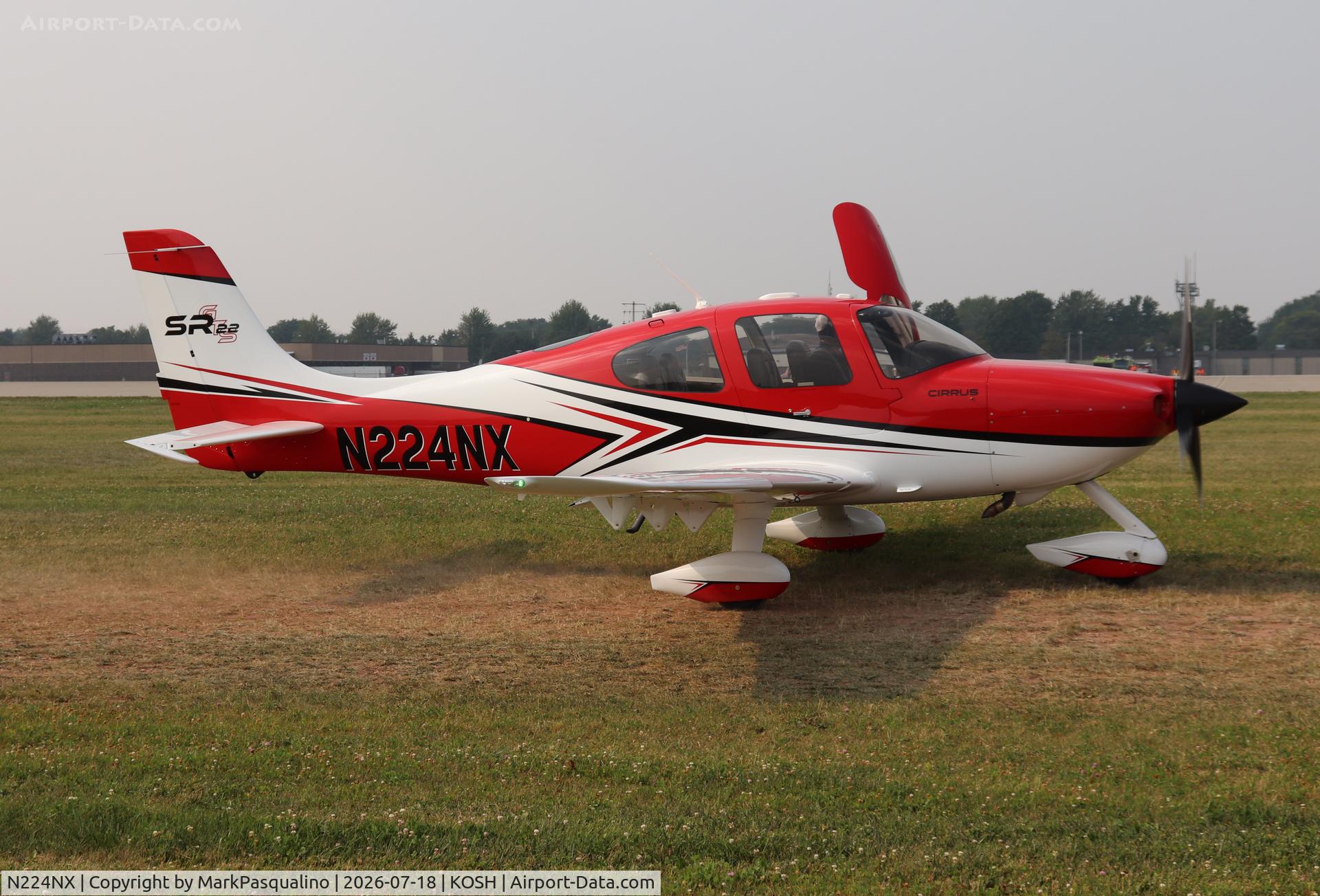 Aircraft N224NX, 2002 Cirrus Design Corp SR22, c/n 0170, N224NX, at KOSH, photo by MarkPasqualino
