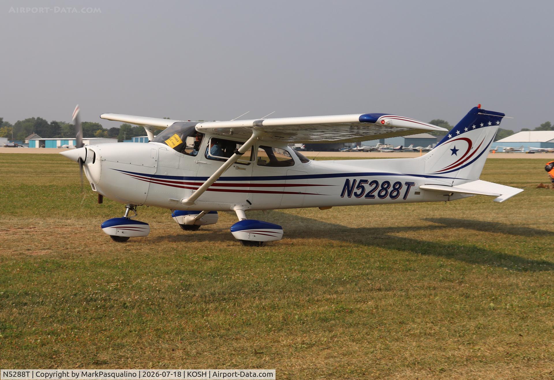 Aircraft N5288T, 2002 Cessna 172S, c/n 172S9222, Cessna 172S, at KOSH, photo by MarkPasqualino