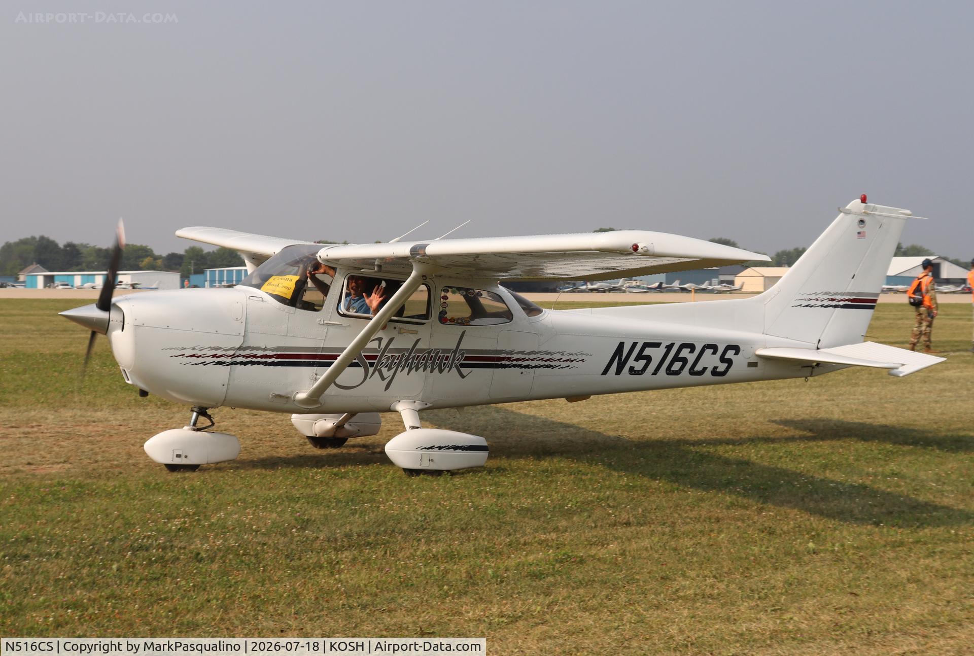 Aircraft N516CS, 1998 Cessna 172R, c/n 17280428, Cessna 172R, at KOSH, photo by MarkPasqualino