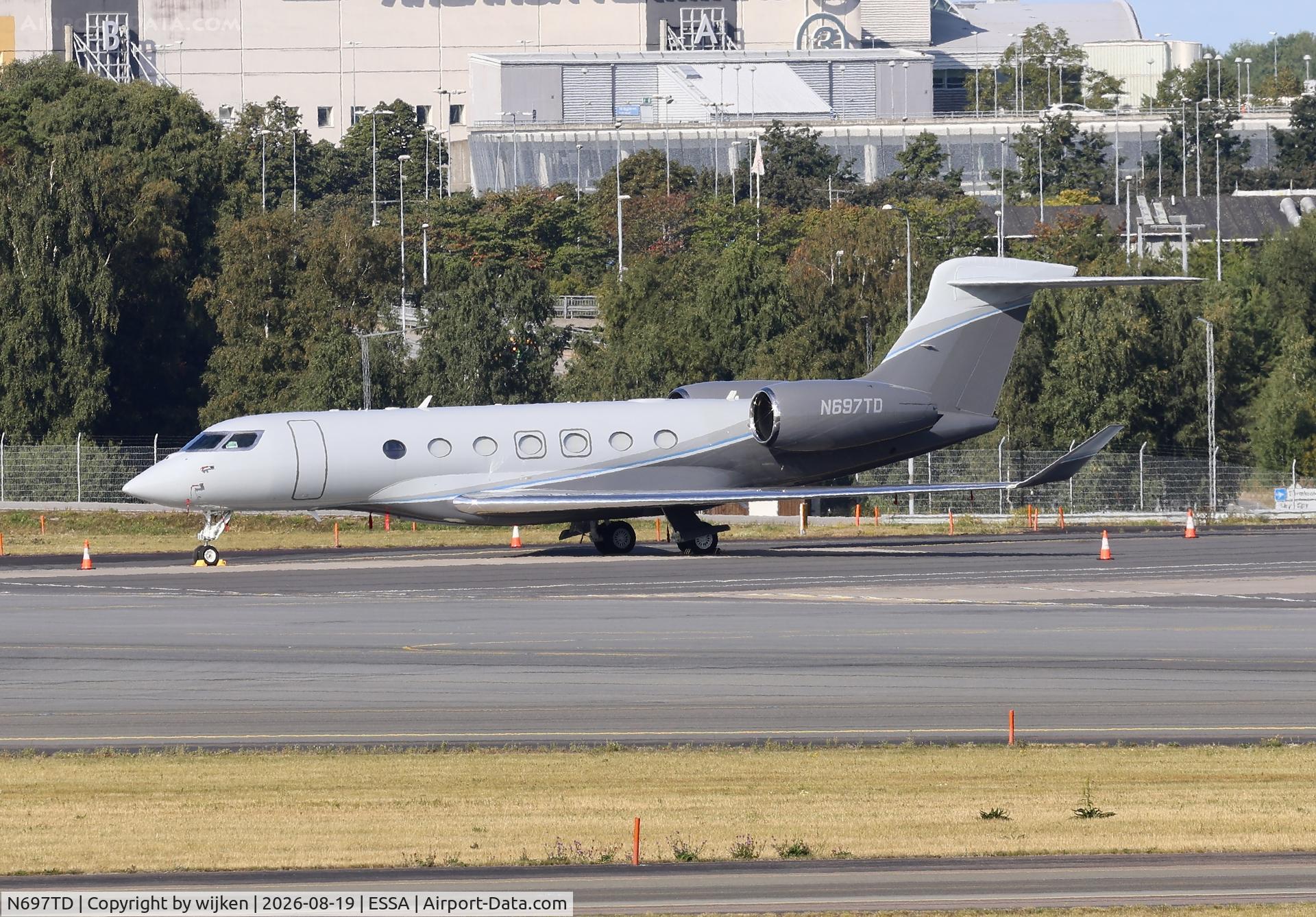 Aircraft N697TD, 2025 Gulfstream Aerospace Corp GVII-G600, c/n 73197, Ramp M, at ESSA, photo by wijken