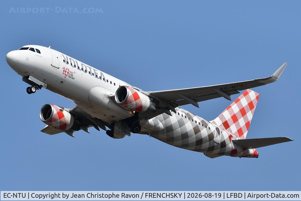 Aircraft EC-NTU, 2014 Airbus A320-214, c/n 5950, Bordeaux (BOD) Heraklion (HER) V72608, at LFBD, photo by Jean Christophe Ravon / FRENCHSKY
