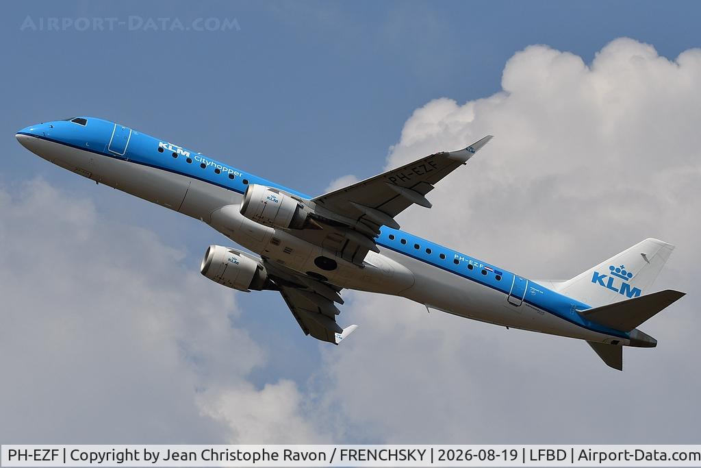 Aircraft PH-EZF, 2009 Embraer 190LR (ERJ-190-100LR), c/n 19000304, Bordeaux (BOD) Amsterdam (AMS) KL1444, at LFBD, photo by Jean Christophe Ravon / FRENCHSKY