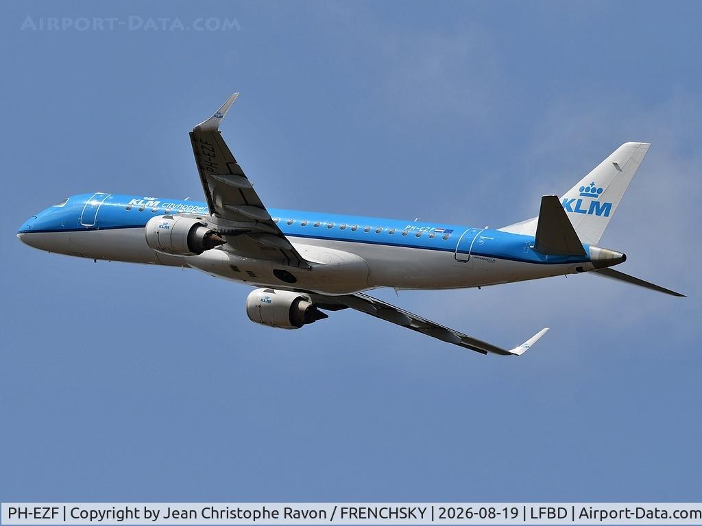 Aircraft PH-EZF, 2009 Embraer 190LR (ERJ-190-100LR), c/n 19000304, Bordeaux (BOD) Amsterdam (AMS) KL1444, at LFBD, photo by Jean Christophe Ravon / FRENCHSKY