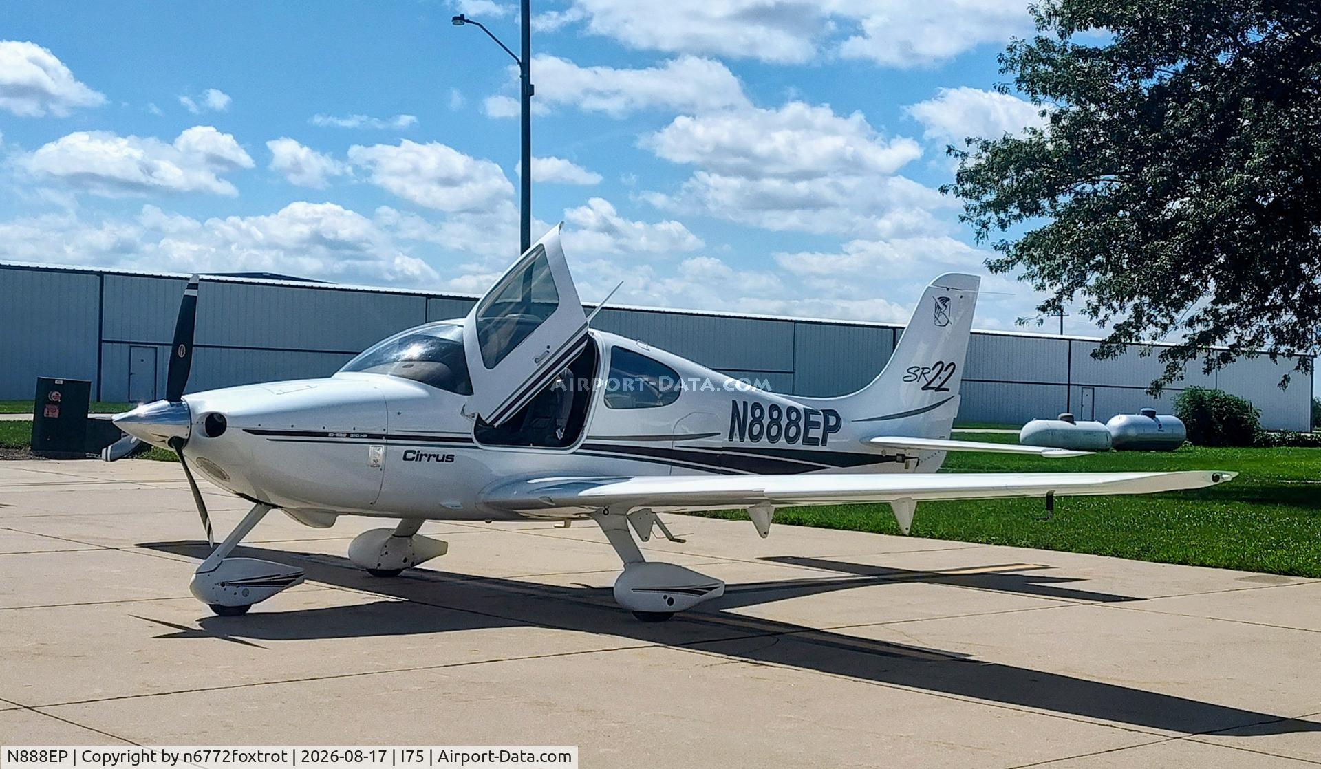 Aircraft N888EP, 2002 Cirrus SR22, c/n 0190, On the ramp, at I75, photo by n6772foxtrot