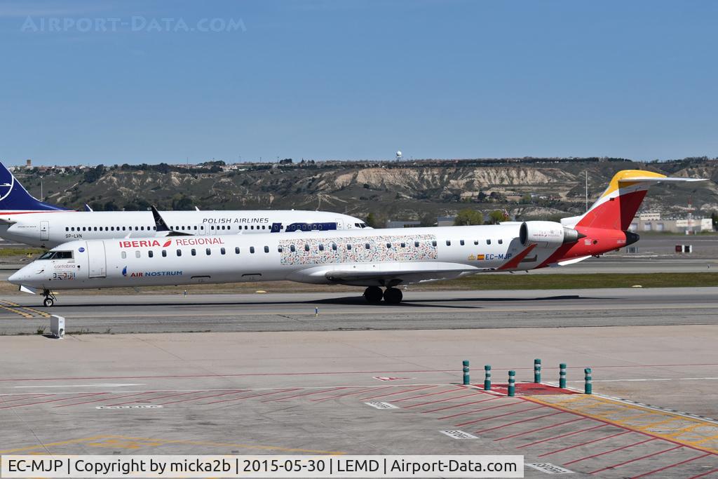 Aircraft EC-MJP, 2016 Bombardier CRJ-1000ER NG (CL-600-2E25), c/n 19046, Taxiing, at LEMD, photo by micka2b