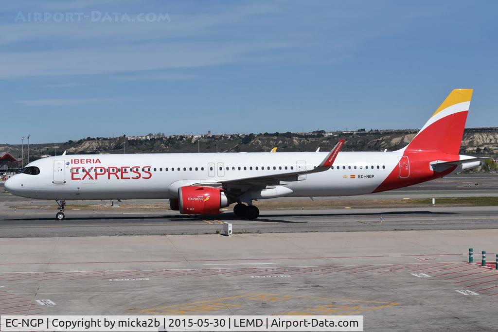 Aircraft EC-NGP, 2020 Airbus A321-251NX, c/n 9478, Taxiing, at LEMD, photo by micka2b
