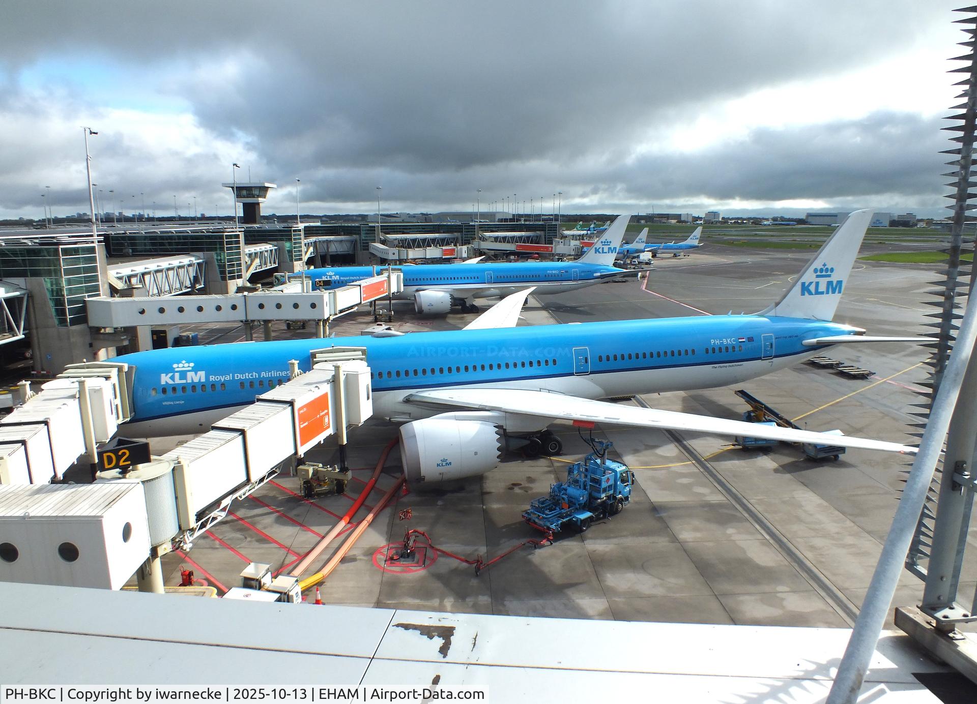 Aircraft PH-BKC, 2019 Boeing 787-10 Dreamliner Dreamliner, c/n 42503, Boeing 787-10 Dreamliner of KLM at Amsterdam Schiphol airport, at EHAM, photo by iwarnecke