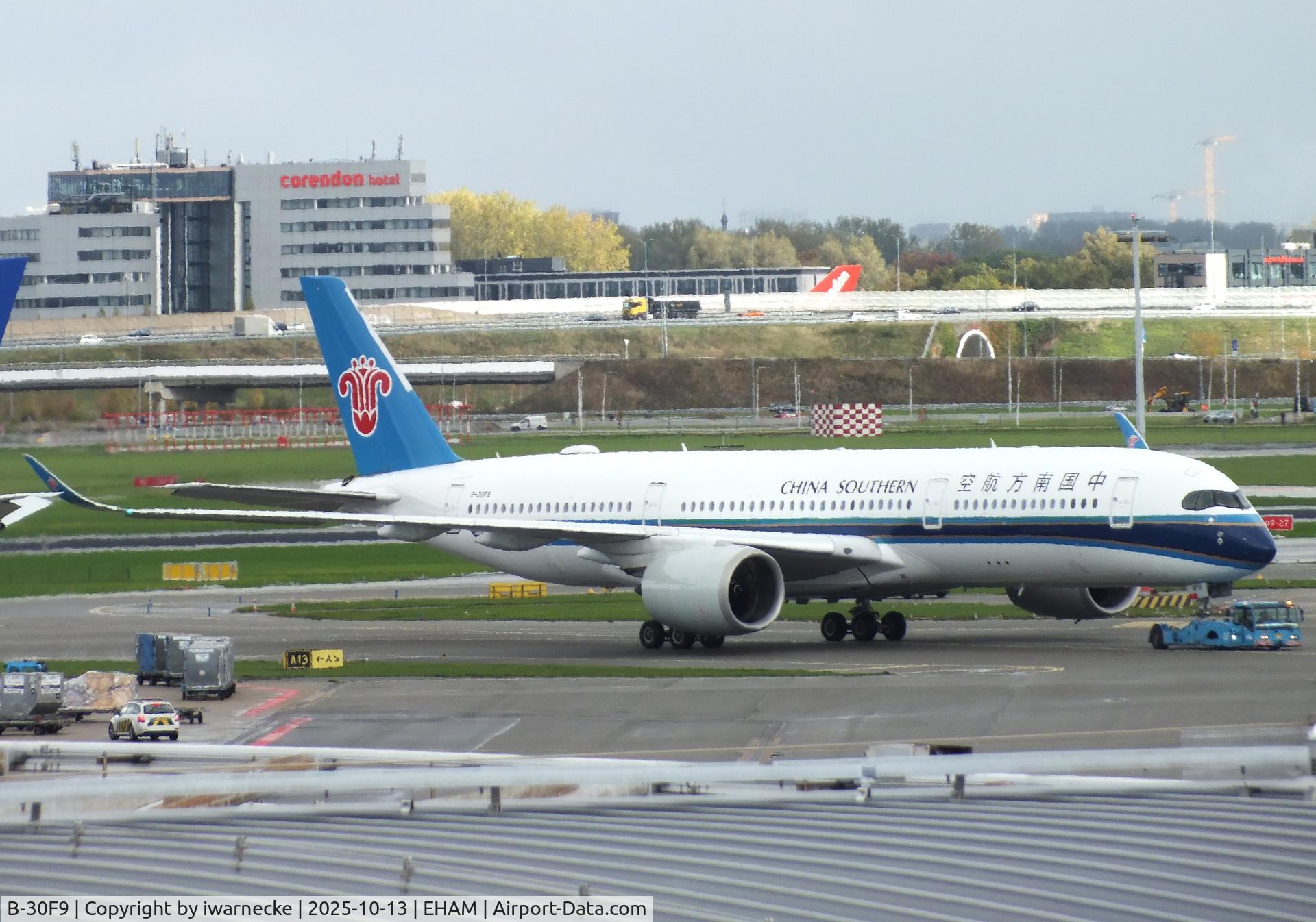 Aircraft B-30F9, Airbus A350-941, c/n 417, Airbus A350-941 of China Southern at Amsterdam Schiphol airport, at EHAM, photo by iwarnecke