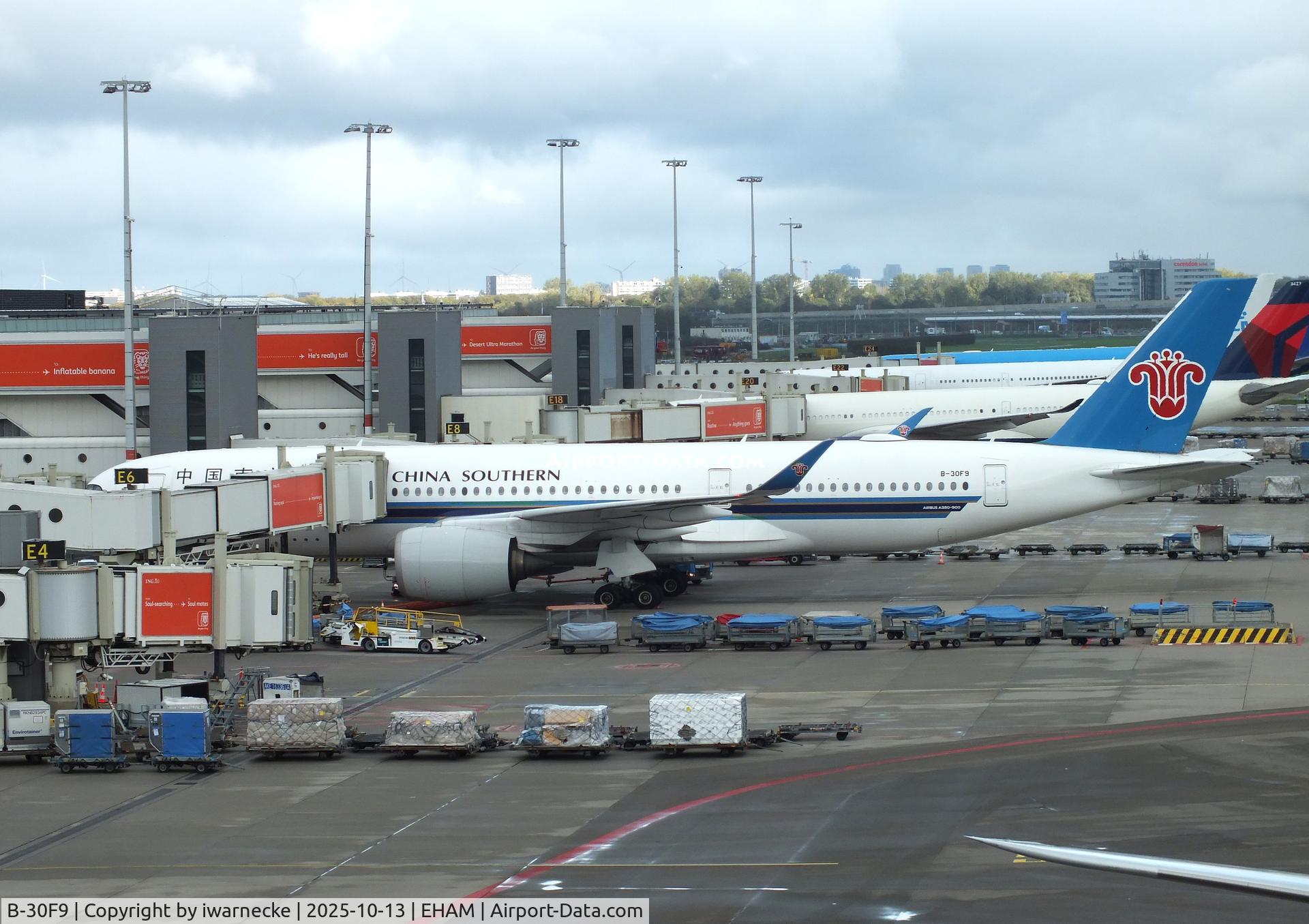Aircraft B-30F9, Airbus A350-941, c/n 417, Airbus A350-941 of China Southern at Amsterdam Schiphol airport, at EHAM, photo by iwarnecke