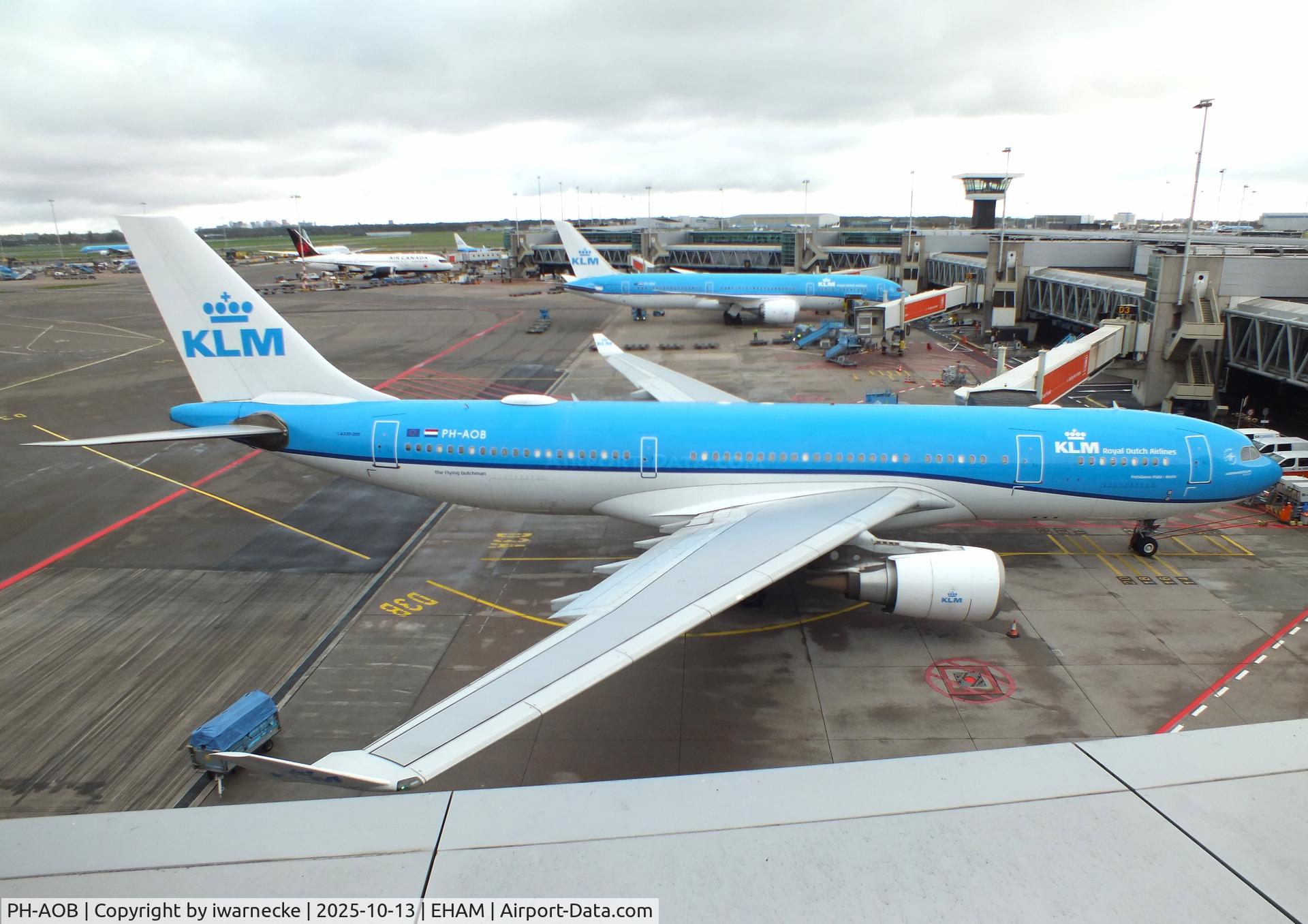 Aircraft PH-AOB, 2005 Airbus A330-203, c/n 686, Airbus A330-203 of KLM at Amsterdam Schiphol airport, at EHAM, photo by iwarnecke
