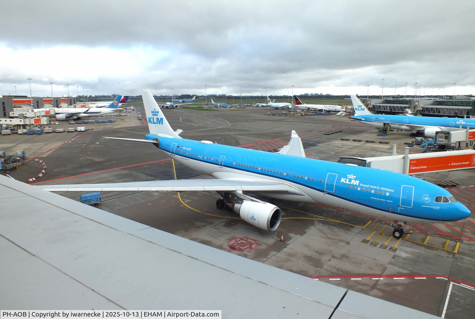 Aircraft PH-AOB, 2005 Airbus A330-203, c/n 686, Airbus A330-203 of KLM at Amsterdam Schiphol airport, at EHAM, photo by iwarnecke