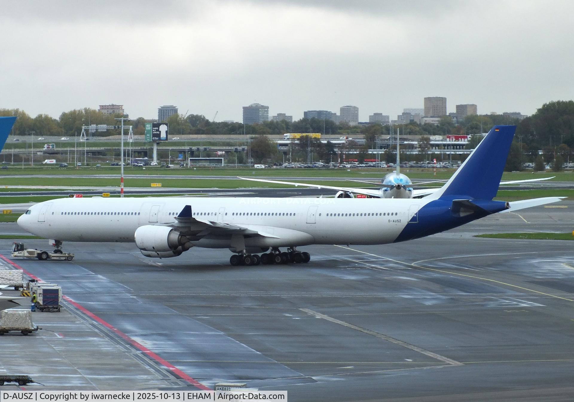 Aircraft D-AUSZ, 2004 Airbus A340-642, c/n 557, Airbus A340-642 of USC (Universal Sky Carrier) at Amsterdam Schiphol airport, at EHAM, photo by iwarnecke