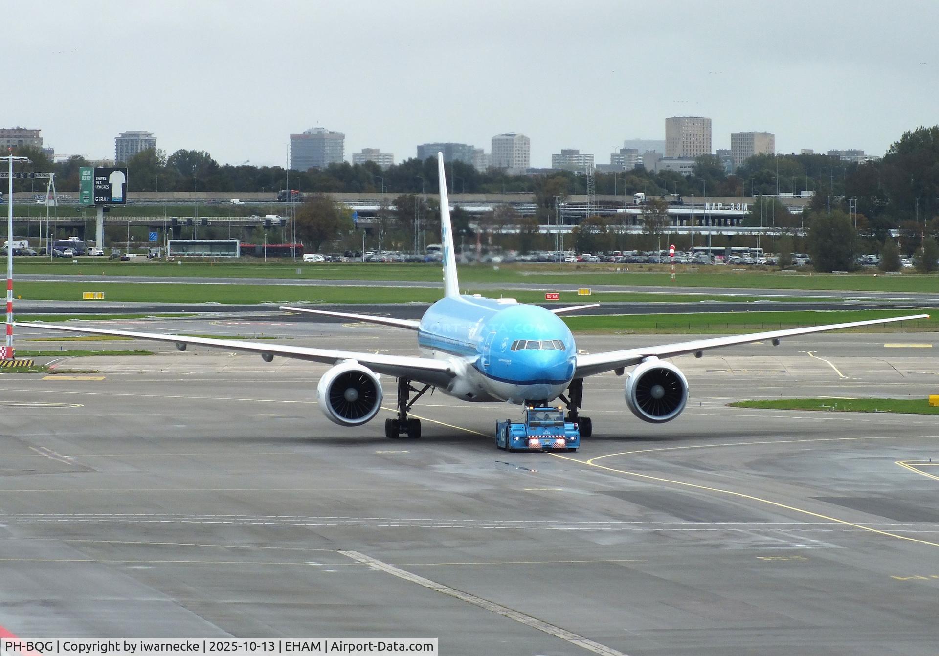 Aircraft PH-BQG, 2004 Boeing 777-206/ER, c/n 32704 l/n 476, Boeing 777-206/ER of KLM at Amsterdam Schiphol airport, at EHAM, photo by iwarnecke