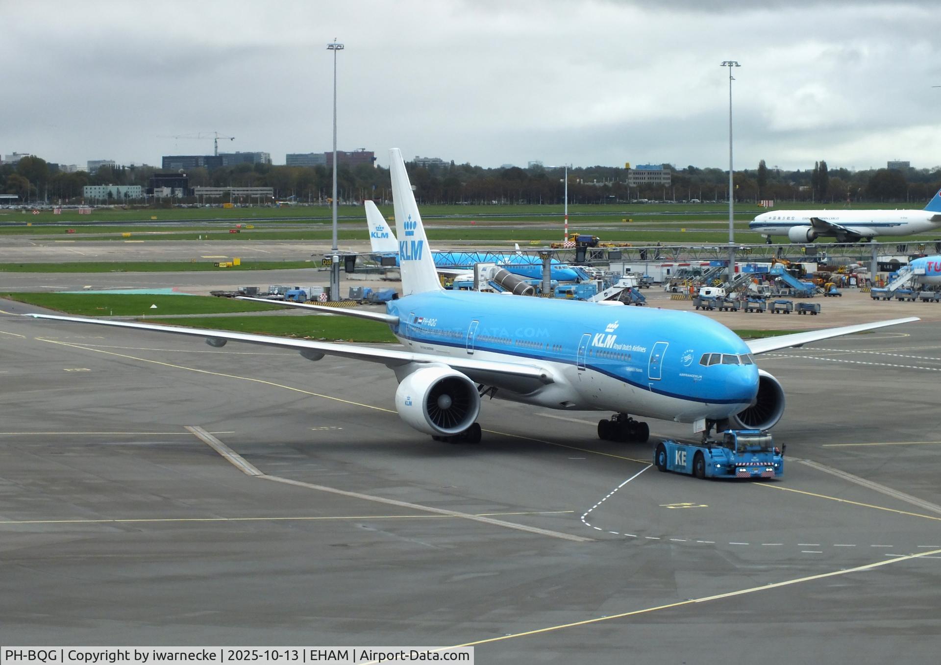 Aircraft PH-BQG, 2004 Boeing 777-206/ER, c/n 32704 l/n 476, Boeing 777-206/ER of KLM at Amsterdam Schiphol airport, at EHAM, photo by iwarnecke