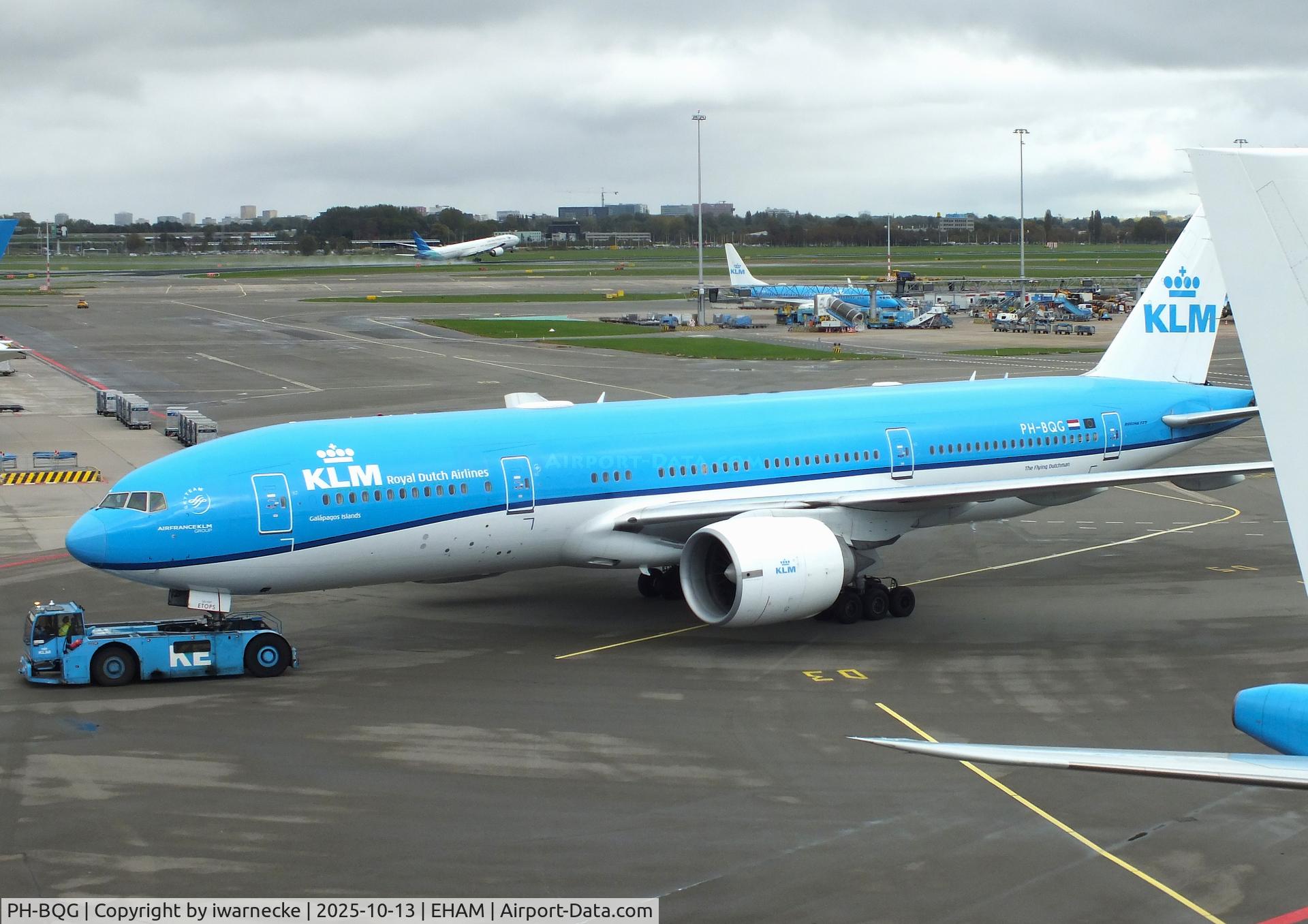 Aircraft PH-BQG, 2004 Boeing 777-206/ER, c/n 32704 l/n 476, Boeing 777-206/ER of KLM at Amsterdam Schiphol airport, at EHAM, photo by iwarnecke