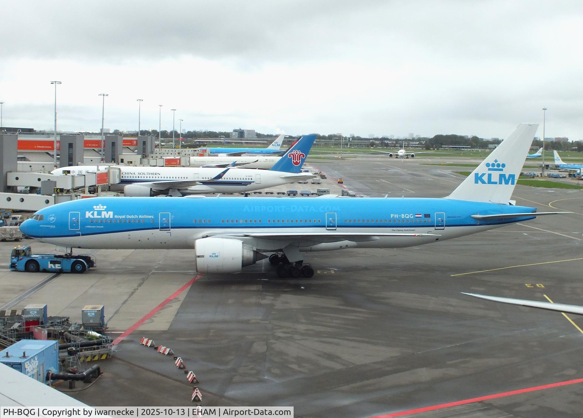 Aircraft PH-BQG, 2004 Boeing 777-206/ER, c/n 32704 l/n 476, Boeing 777-206/ER of KLM at Amsterdam Schiphol airport, at EHAM, photo by iwarnecke