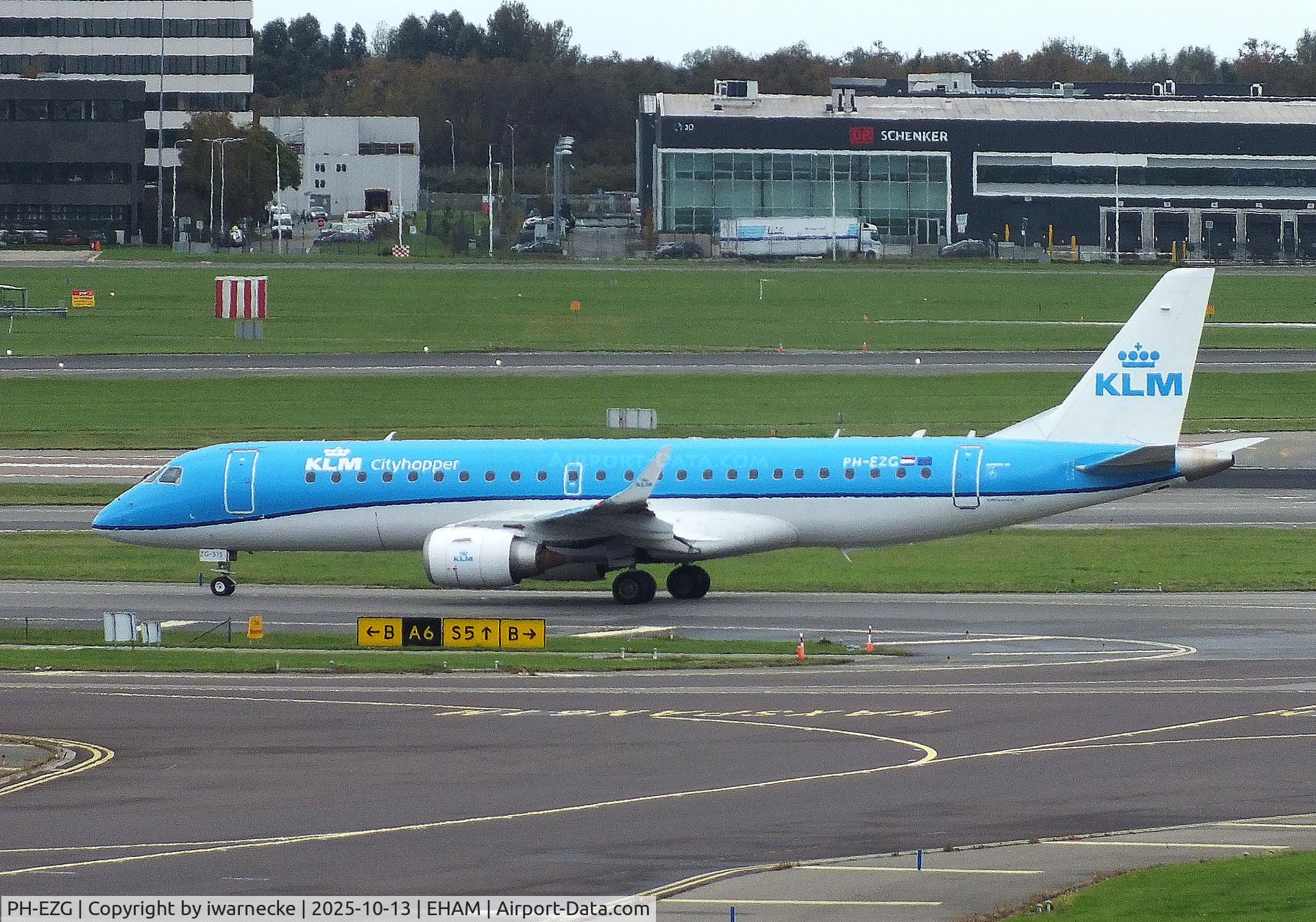 Aircraft PH-EZG, 2009 Embraer 190LR (ERJ-190-100LR), c/n 19000315, EMBRAER 190LR (ERJ-190-100LR) of KLM Cityhopper at Amsterdam Schiphol airport, at EHAM, photo by iwarnecke