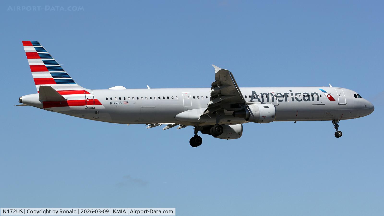 Aircraft N172US, 2001 Airbus A321-211, c/n 1472, at mia, at KMIA, photo by Ronald