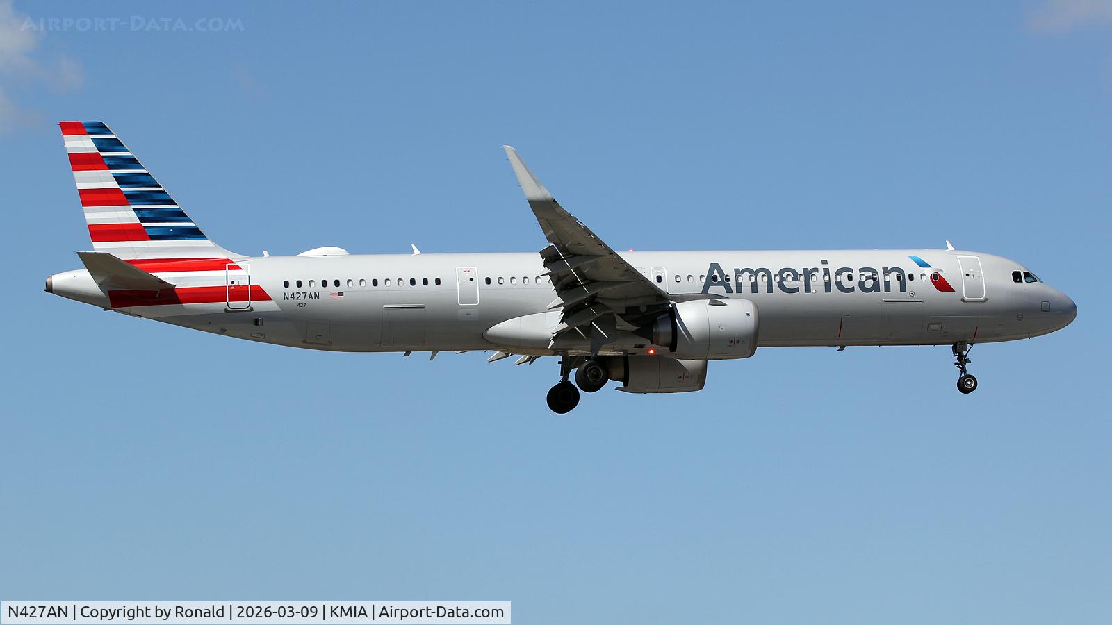 Aircraft N427AN, 2020 Airbus A321-253NX, c/n 10235, at mia, at KMIA, photo by Ronald