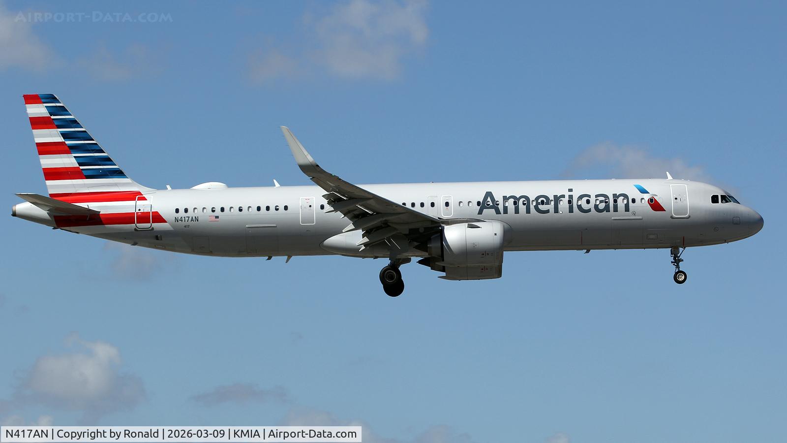 Aircraft N417AN, 2020 Airbus A321-253NX, c/n 9537, at mia, at KMIA, photo by Ronald
