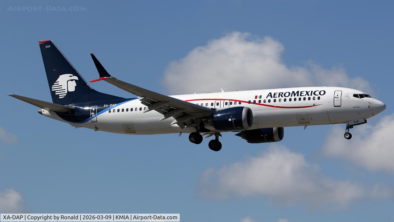 Aircraft XA-DAP, 2019 Boeing 737-8 MAX, c/n 61858 l/n 7641, at mia, at KMIA, photo by Ronald