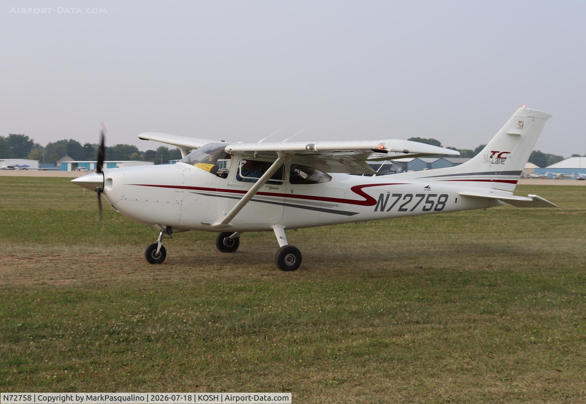 Aircraft N72758, 2001 Cessna T182T Turbo Skylane, c/n T18208004, Cessna T182T, at KOSH, photo by MarkPasqualino