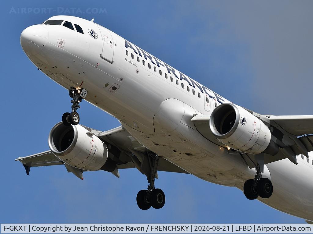 Aircraft F-GKXT, 2009 Airbus A320-214, c/n 3859, Paris (CDG) Bordeaux (BOD) AF7434, at LFBD, photo by Jean Christophe Ravon / FRENCHSKY