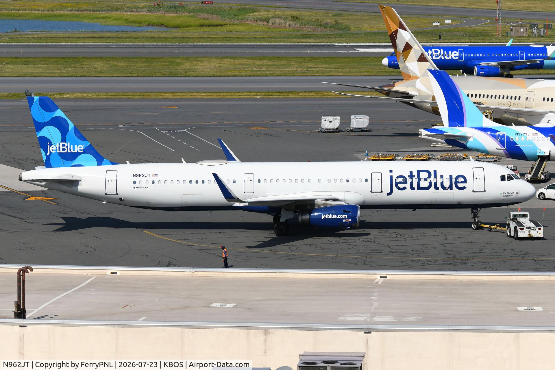 Aircraft N962JT, 2016 Airbus A321-231, c/n 6988, JetBlue A321 pushed=back, at KBOS, photo by FerryPNL