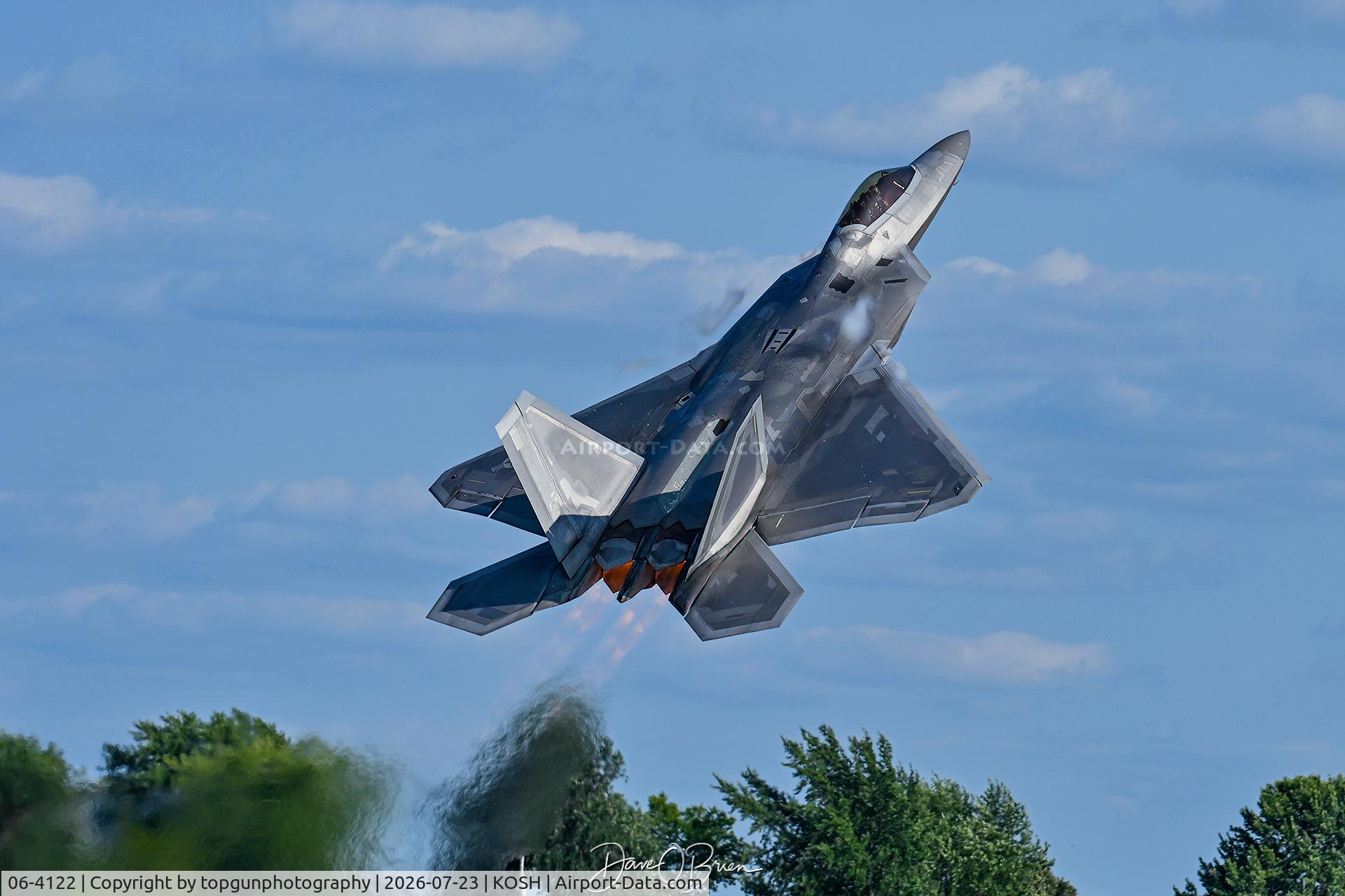 Aircraft 06-4122, 2006 Lockheed Martin F-22A Raptor, c/n 4122, RAZZ pulling up, at KOSH, photo by topgunphotography
