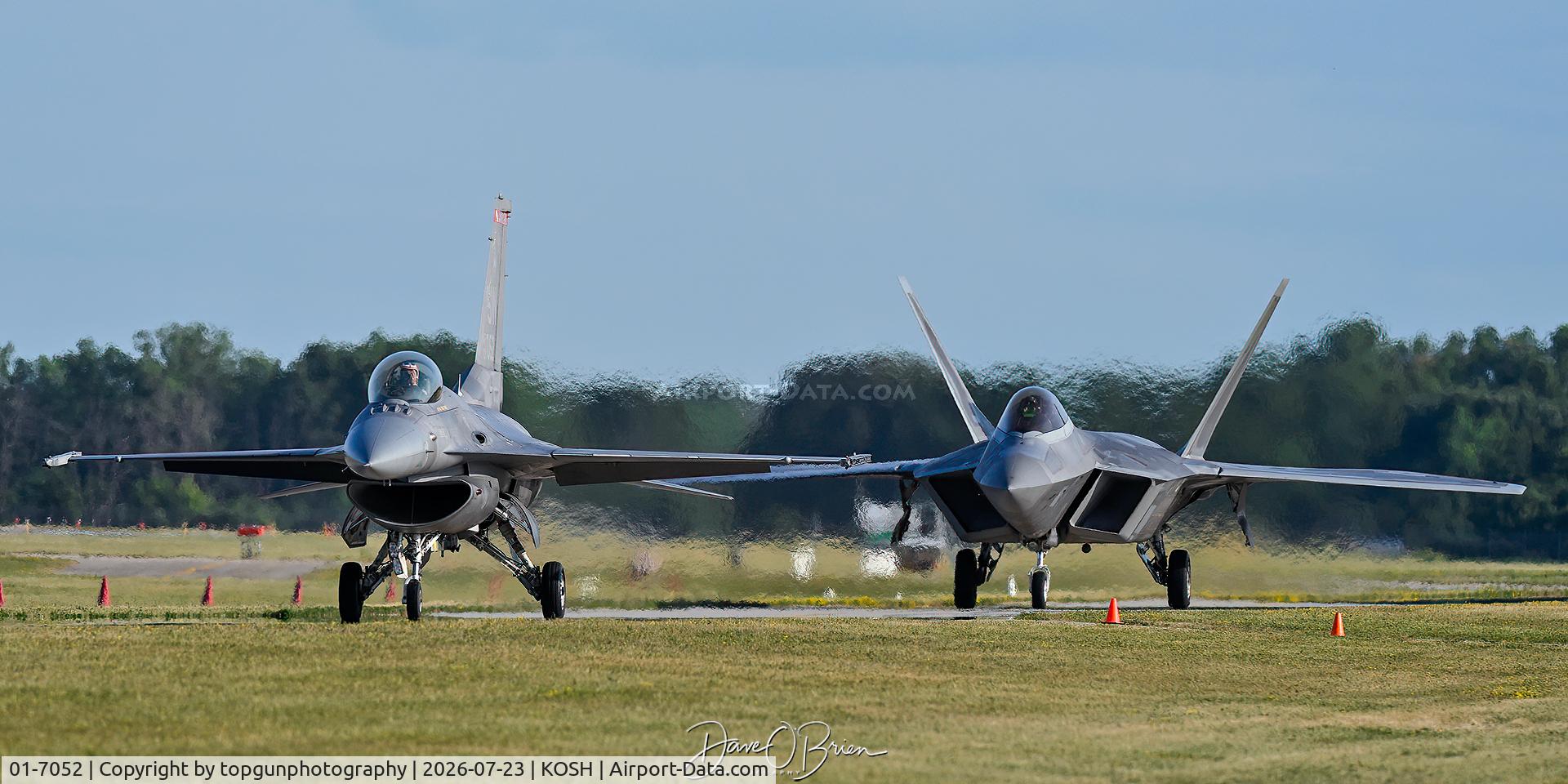 Aircraft 01-7052, Lockheed Martin F-16C, c/n CC-230, Viper Demo taxi's back with the F-22 Demo, at KOSH, photo by topgunphotography