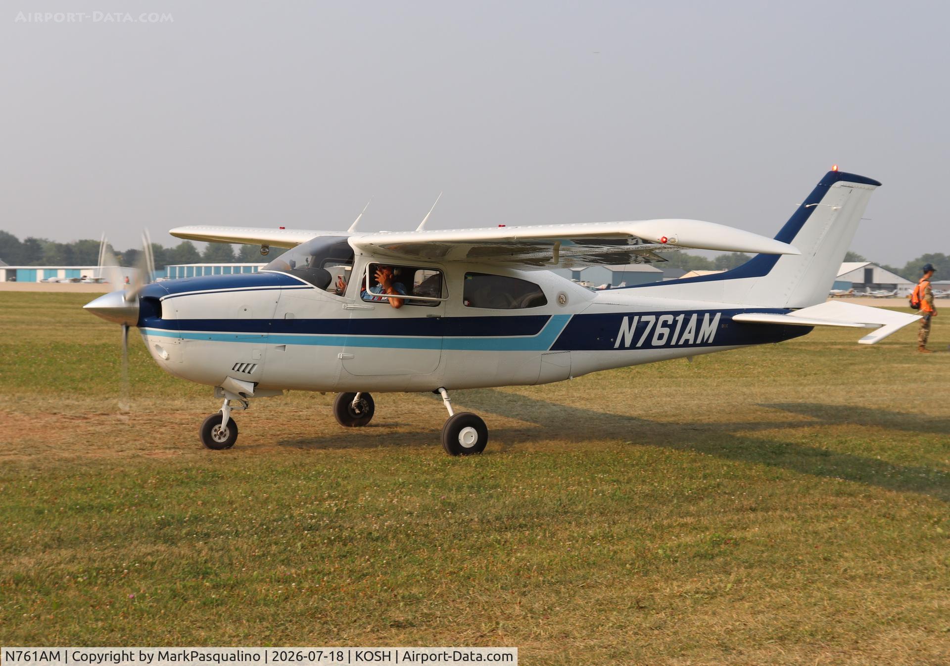 Aircraft N761AM, 1977 Cessna 210M Centurion, c/n 21062102, Cessna 210M, at KOSH, photo by MarkPasqualino
