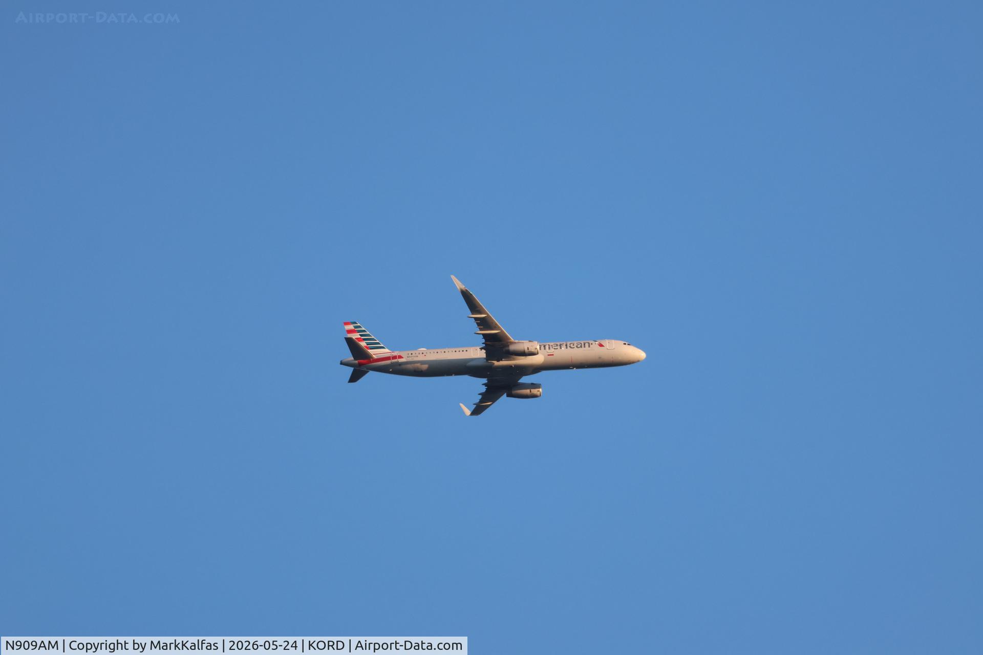 Aircraft N909AM, 2017 Airbus A321-231SL, c/n 7756, A321 AMERICAN AIRLINES Airbus A321-231SL N909AM arriing at KORD, at KORD, photo by MarkKalfas