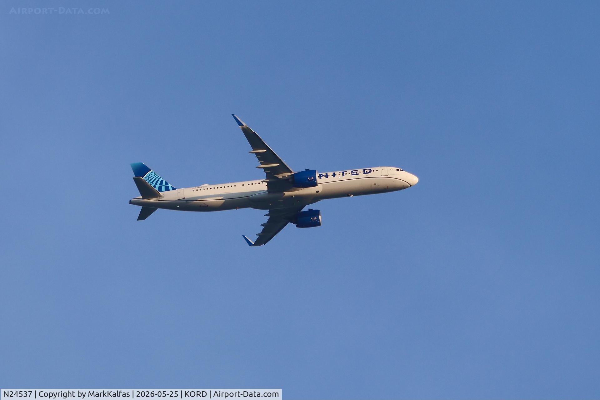 Aircraft N24537, 2025 Aibus 321-271NX, c/n 12385, A21N United Airbuse A321-271NX N24537 arriving KORD, at KORD, photo by MarkKalfas