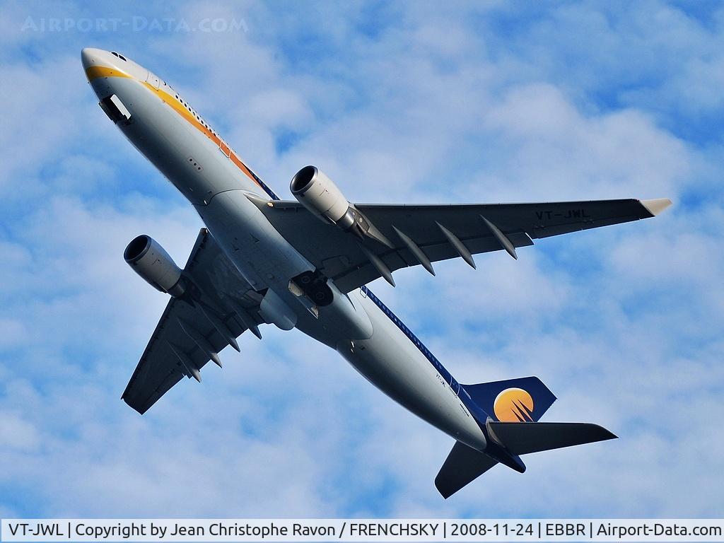 Aircraft VT-JWL, 2008 Airbus A330-203, c/n 901, Jet Airways, at EBBR, photo by Jean Christophe Ravon / FRENCHSKY