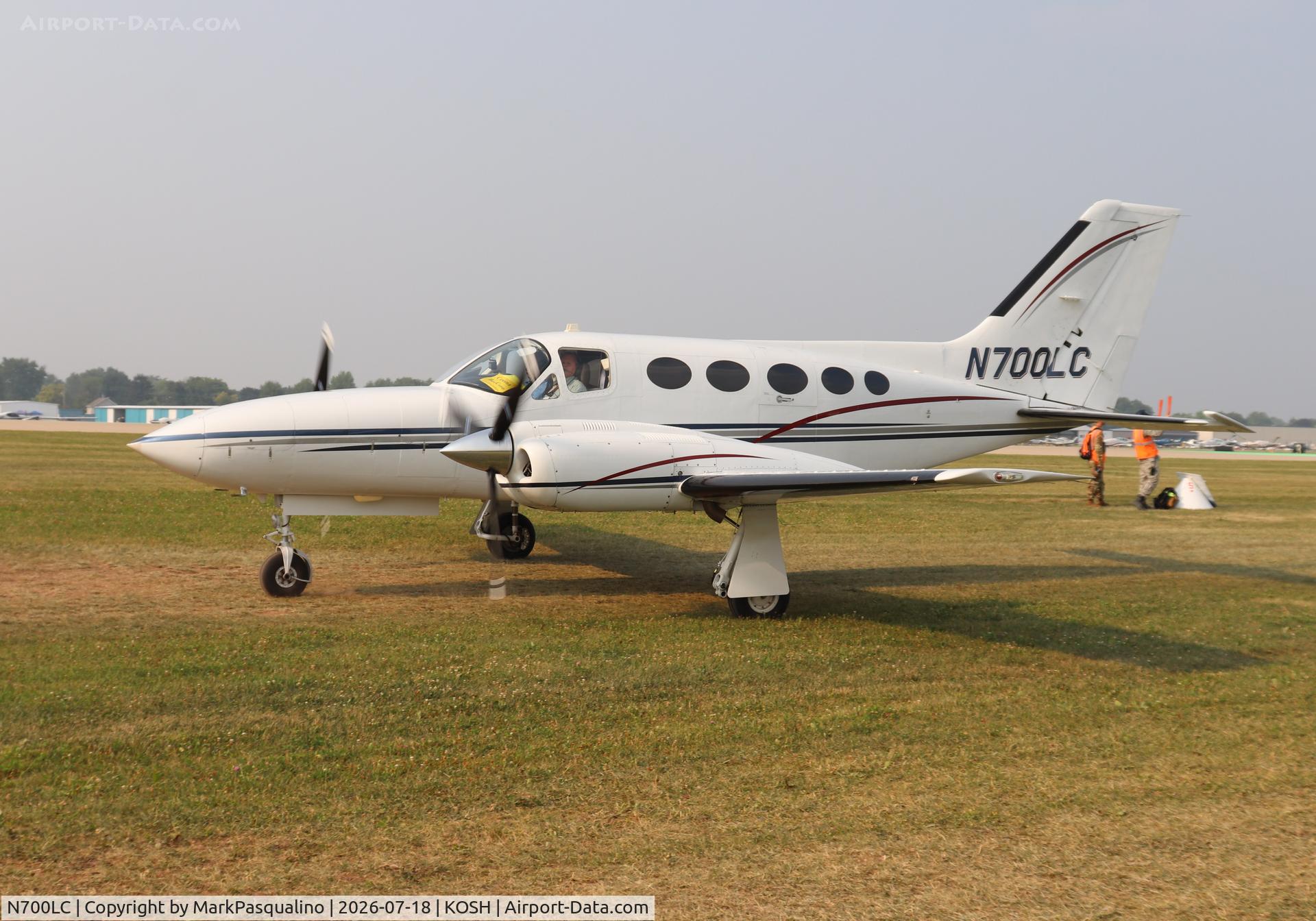 Aircraft N700LC, Cessna 421C Golden Eagle, c/n 421C0836, Cessna 421C, at KOSH, photo by MarkPasqualino
