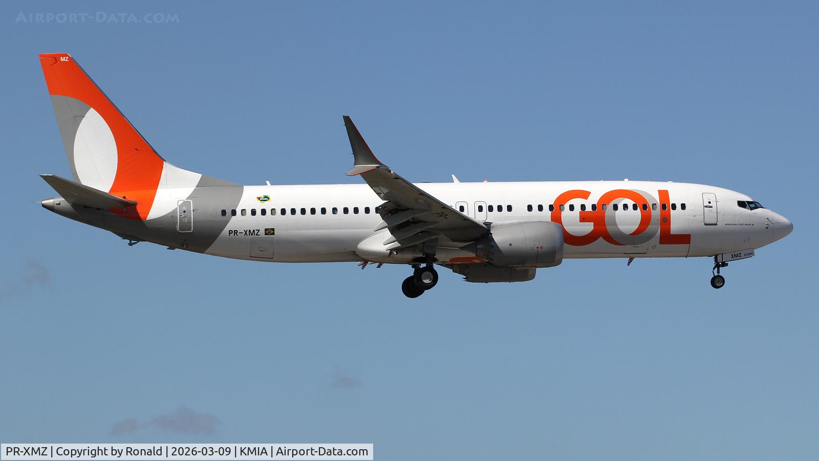 Aircraft PR-XMZ, 2012 Boeing 737-823, c/n 33315, at mia, at KMIA, photo by Ronald