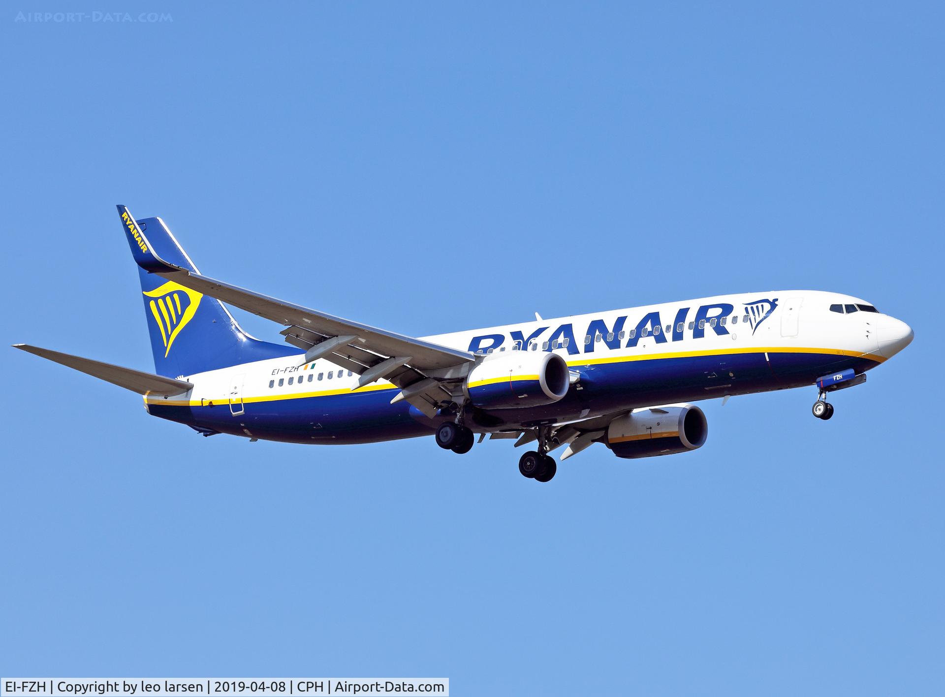 Aircraft EI-FZH, 2017 Boeing 737-8AS, c/n 44781, Copenhagen 8.4.2019, at CPH, photo by leo larsen