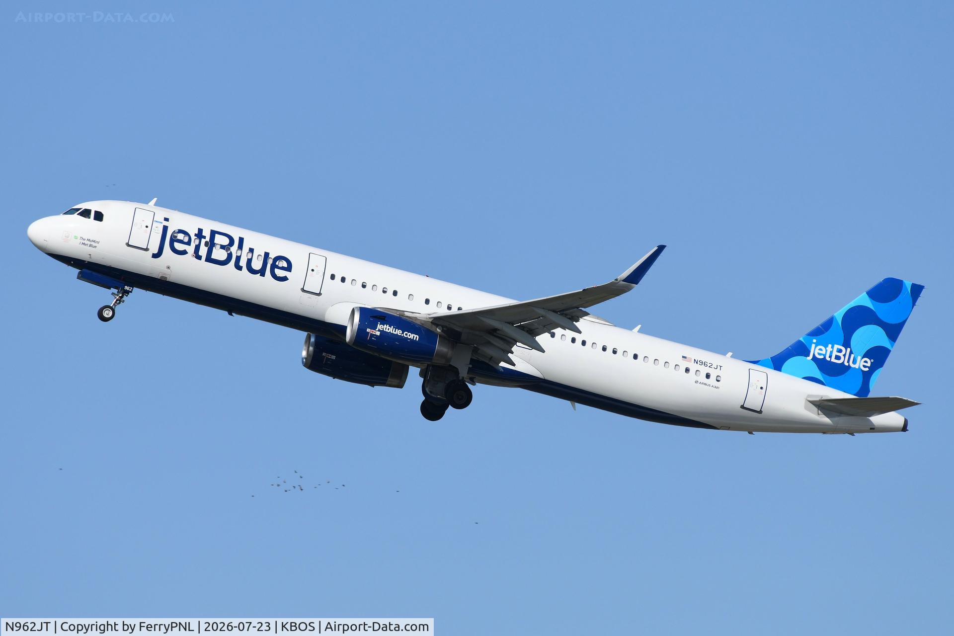 Aircraft N962JT, 2016 Airbus A321-231, c/n 6988, JetBlue A321, at KBOS, photo by FerryPNL