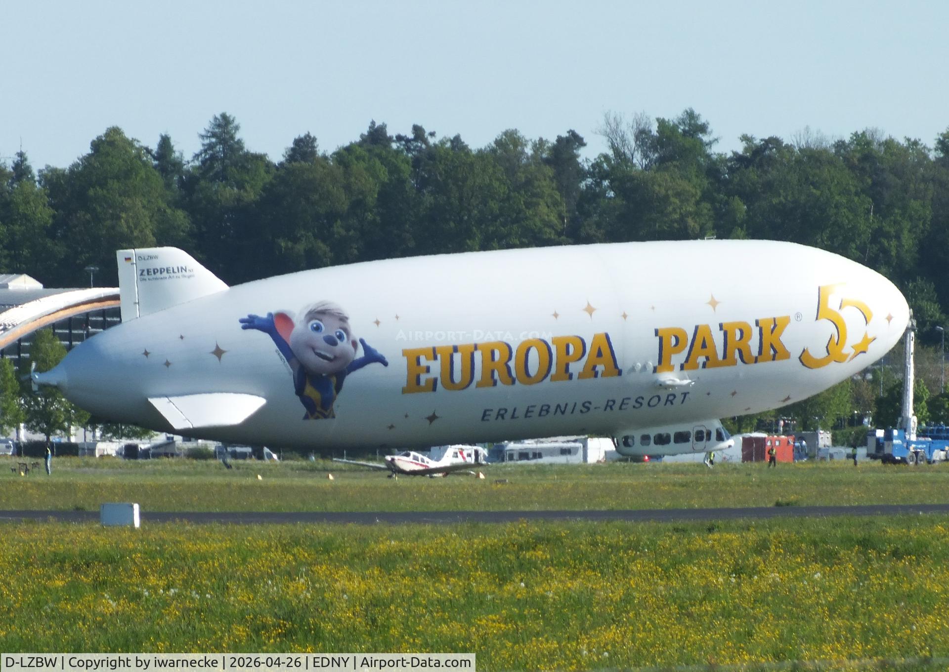 Aircraft D-LZBW, 2025 Zeppelin LZ N07-101, c/n 009, Zeppelin NT of Deutsche Zeppelin Reederei DZR at the Bodensee airport, Friedrichshafen, at EDNY, photo by iwarnecke