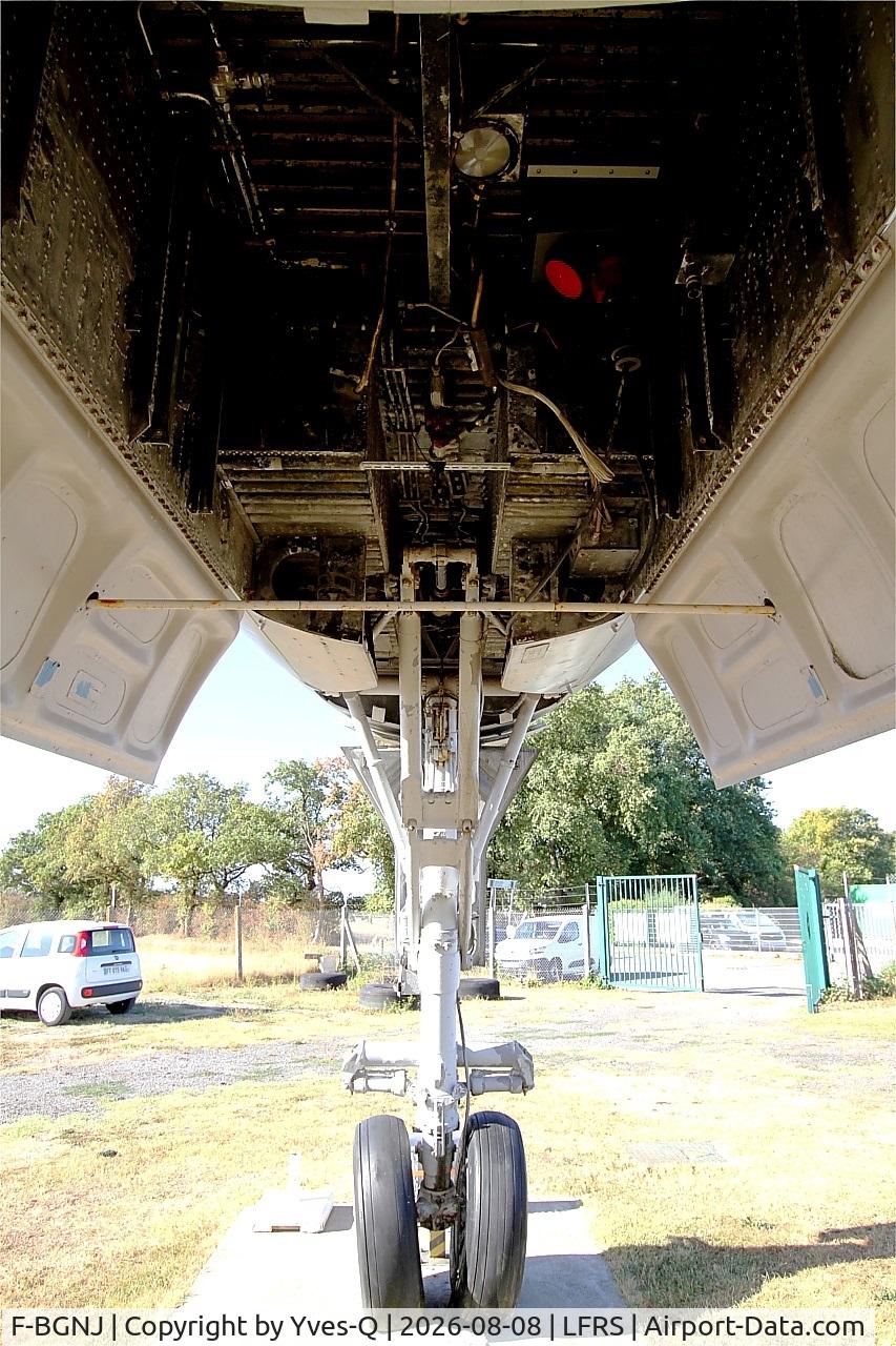 Aircraft F-BGNJ, 1953 Lockheed L-1049G Super Constellation, c/n 4519, F-BGNJ - Lockheed L-1049G Super Constellation, front landing gear close up view, Amicale du Super Constellation, Nantes-Atlantique airport (LFRS-NTE), at LFRS, photo by Yves-Q