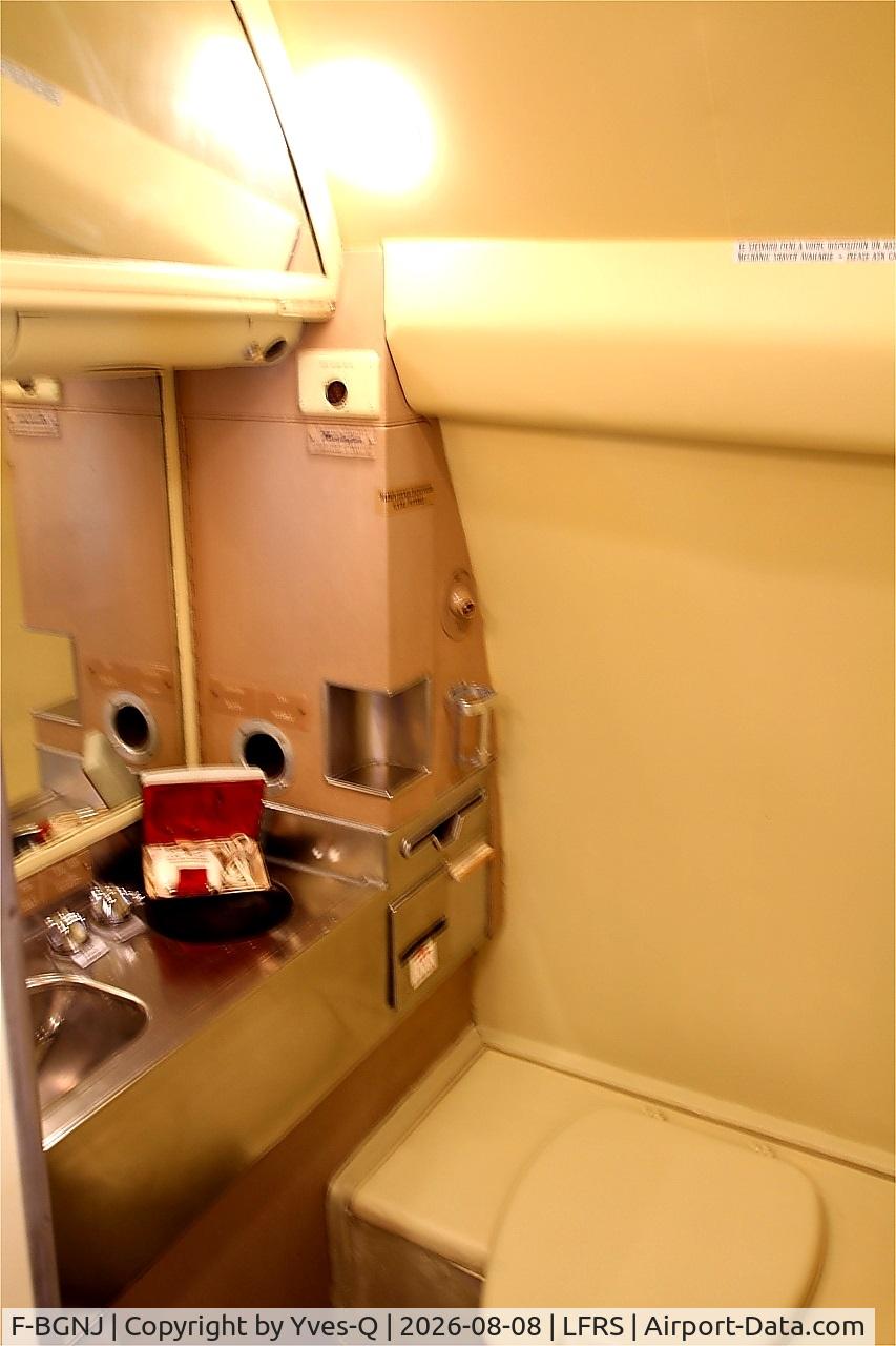 Aircraft F-BGNJ, 1953 Lockheed L-1049G Super Constellation, c/n 4519, F-BGNJ - Lockheed L-1049G Super Constellation, Economy class lavatory, Amicale du Super Constellation, Nantes-Atlantique airport (LFRS-NTE), at LFRS, photo by Yves-Q