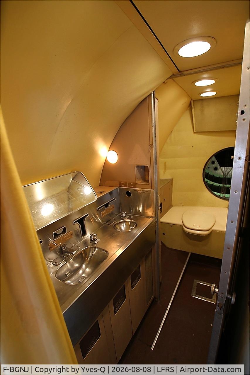 Aircraft F-BGNJ, 1953 Lockheed L-1049G Super Constellation, c/n 4519, F-BGNJ - Lockheed L-1049G Super Constellation, first class lavatory, Amicale du Super Constellation, Nantes-Atlantique airport (LFRS-NTE), at LFRS, photo by Yves-Q