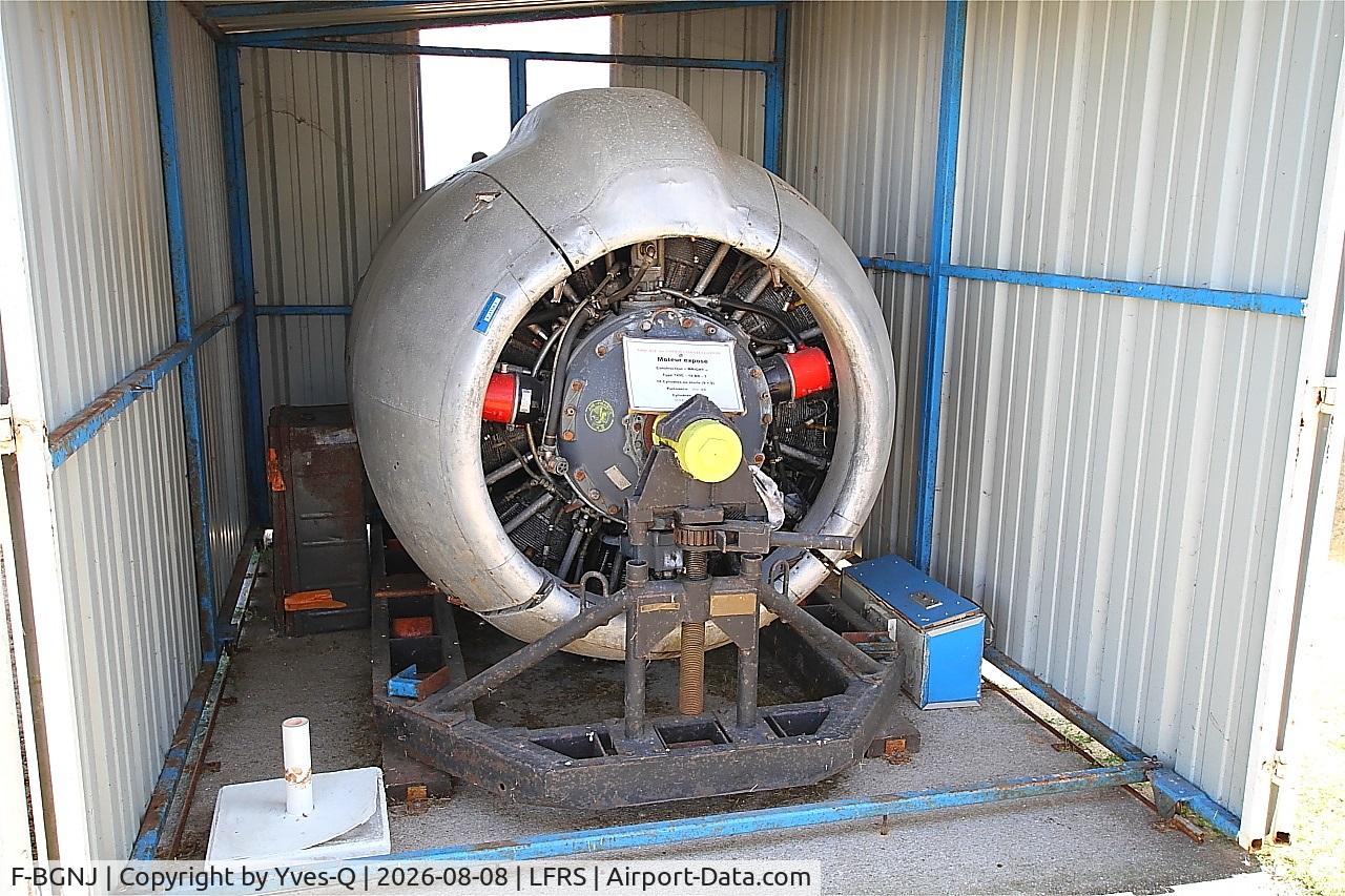 Aircraft F-BGNJ, 1953 Lockheed L-1049G Super Constellation, c/n 4519, Wright 18-cylinder twin-row radial engine – 55 liters – 2,800 hp, F-BGNJ - Lockheed L-1049G Super Constellation, Amicale du Super Constellation, Nantes-Atlantique airport (LFRS-NTE), at LFRS, photo by Yves-Q