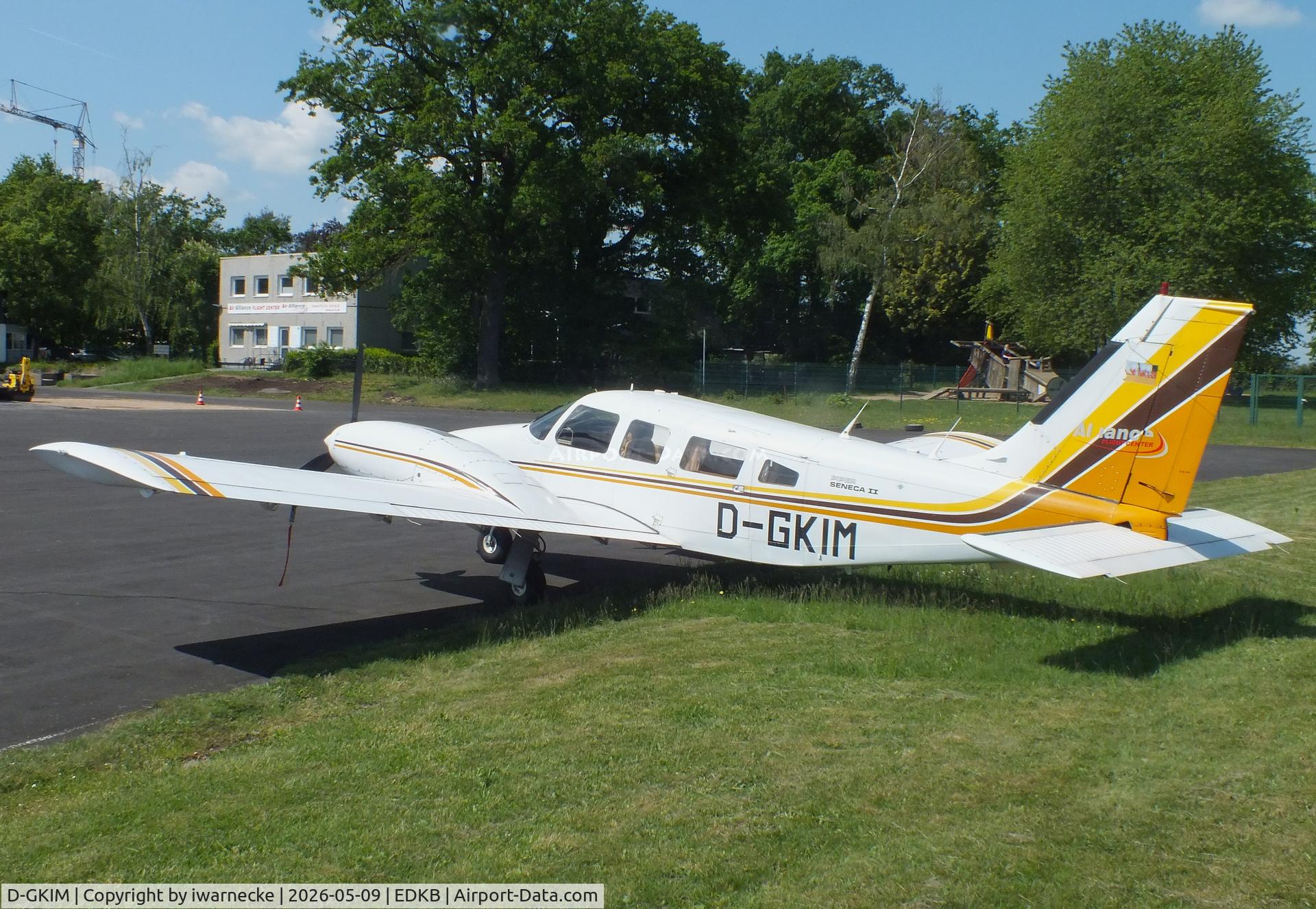 Aircraft D-GKIM, Piper PA-34-200T, c/n 34-7970228, Piper PA-34-200T Seneca II at Bonn-Hangelar airfield '2605, at EDKB, photo by iwarnecke