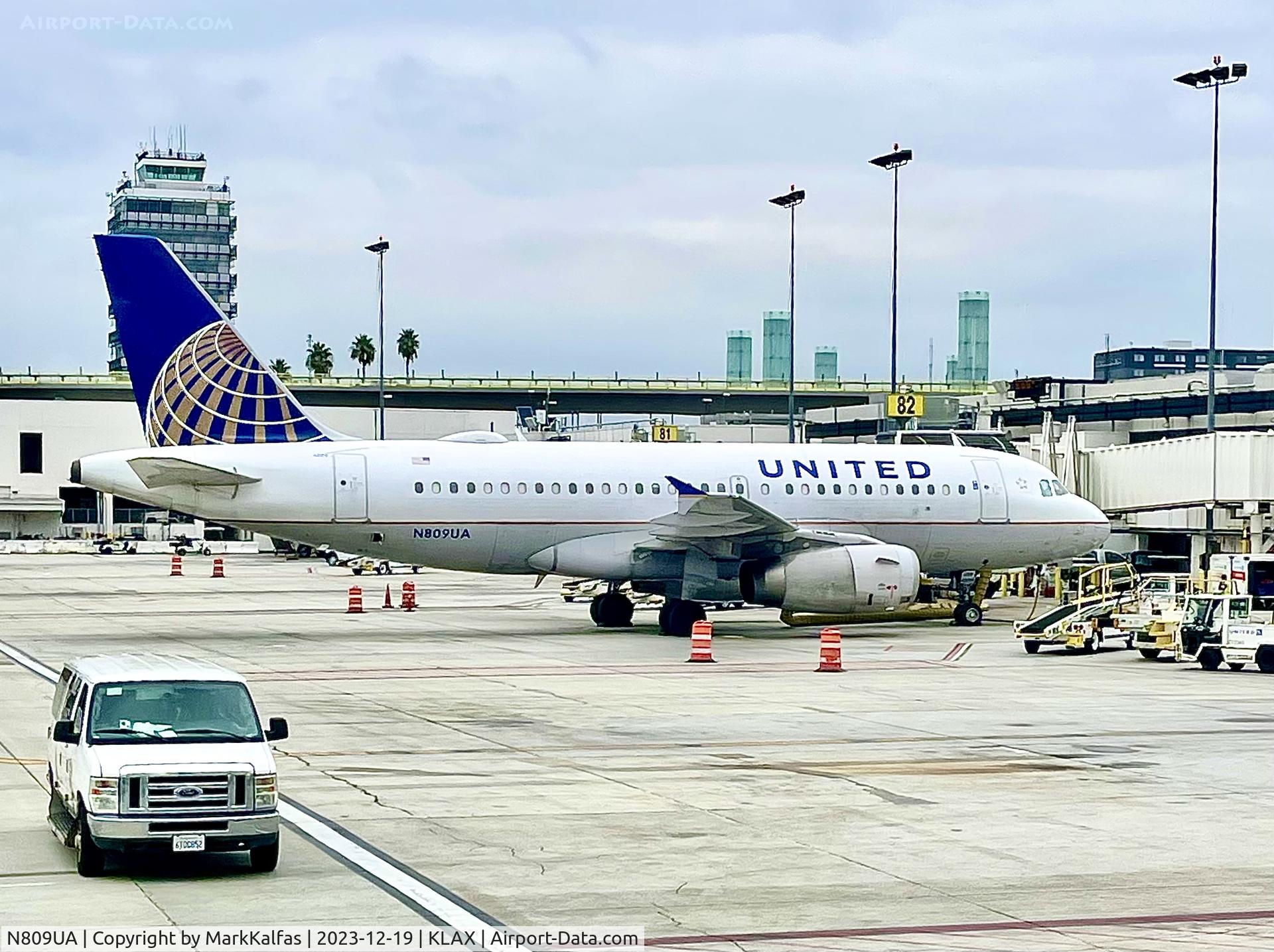 Aircraft N809UA, 1998 Airbus A319-131, c/n 825, A319 United Airlines Airbus A319-131 N809UA at Gate 82 LAX, at KLAX, photo by MarkKalfas
