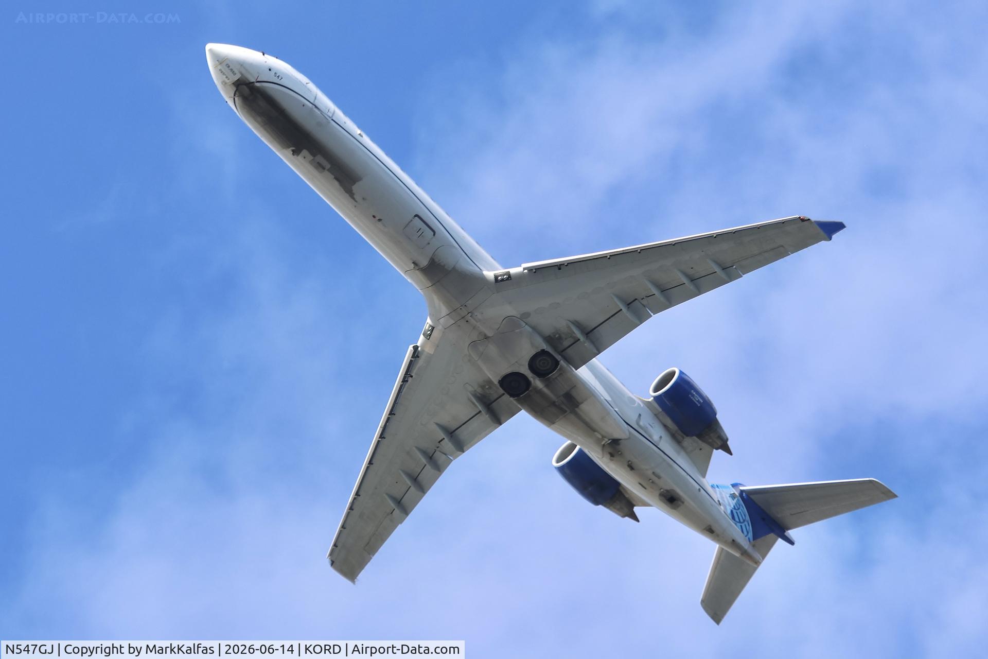 Aircraft N547GJ, Bombardier CRJ-702 (CL-600-2C10) Regional Jet, c/n 10272, CRJ7 GoJet/United Express Bombardier CRJ-550, N547GJ departing 28C KORD, at KORD, photo by MarkKalfas