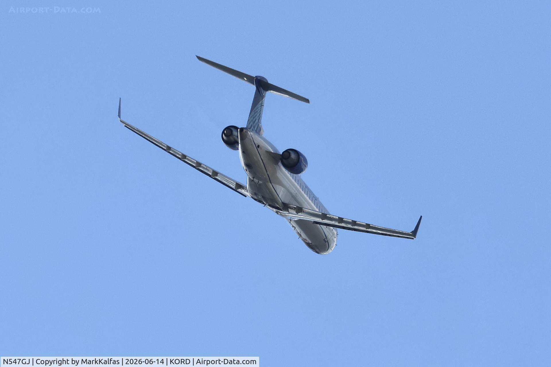 Aircraft N547GJ, Bombardier CRJ-702 (CL-600-2C10) Regional Jet, c/n 10272, CRJ7 GoJet/United Express Bombardier CRJ-550, N547GJ departing 28C KORD, at KORD, photo by MarkKalfas